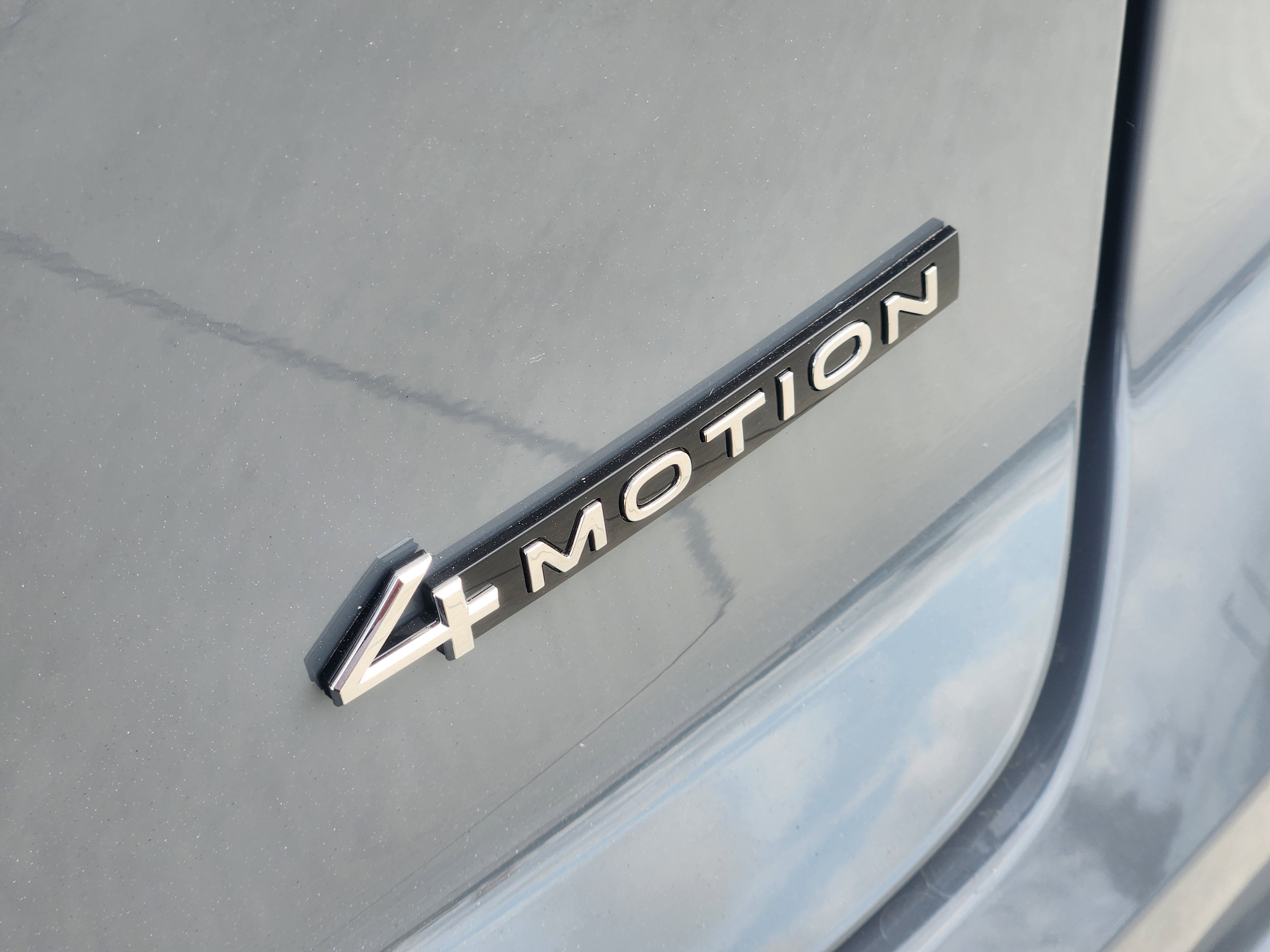 2026 Volkswagen Atlas Cross Sport 2.0T SEL R-Line Black