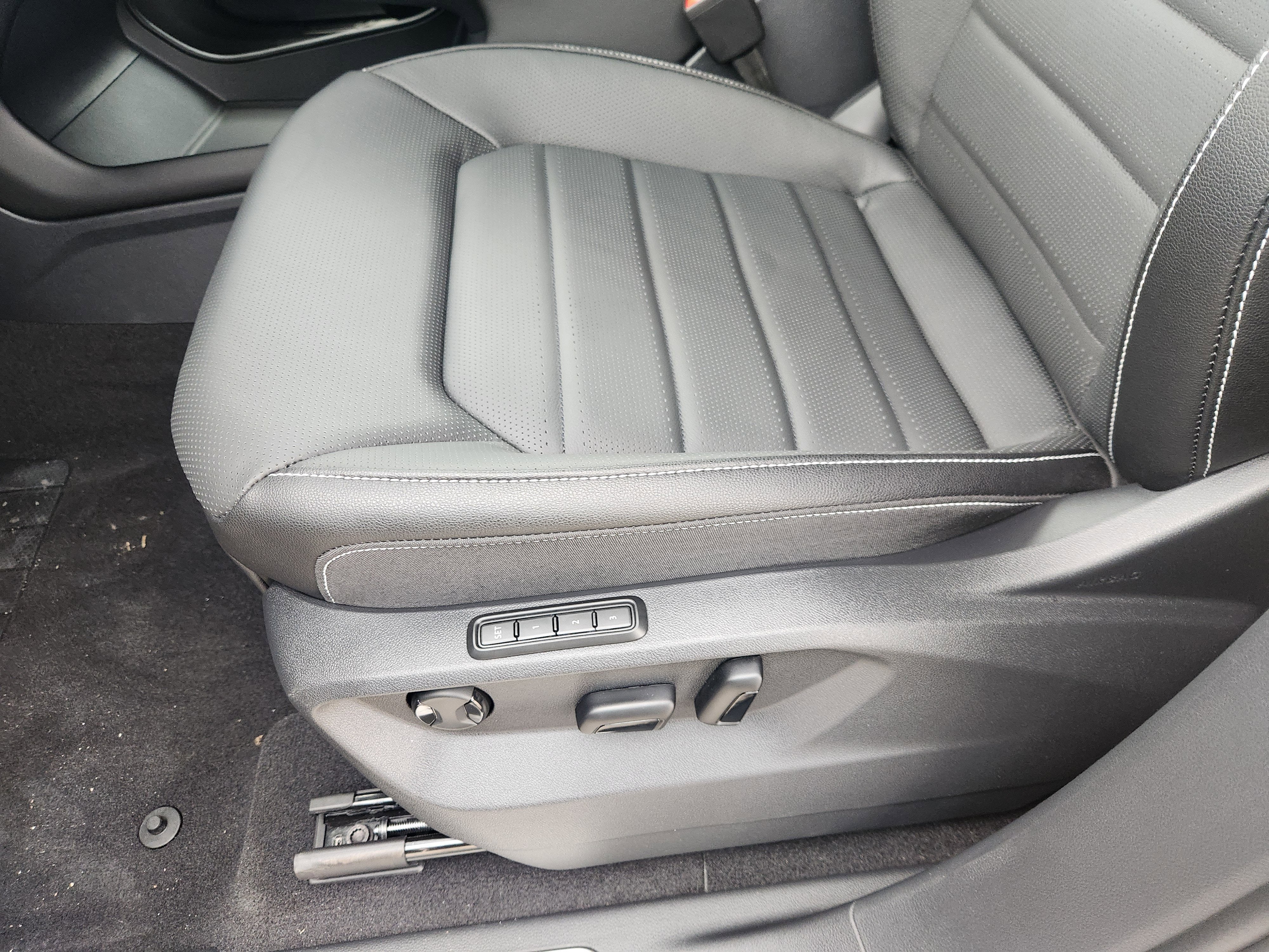 2026 Volkswagen Atlas Cross Sport 2.0T SEL R-Line Black