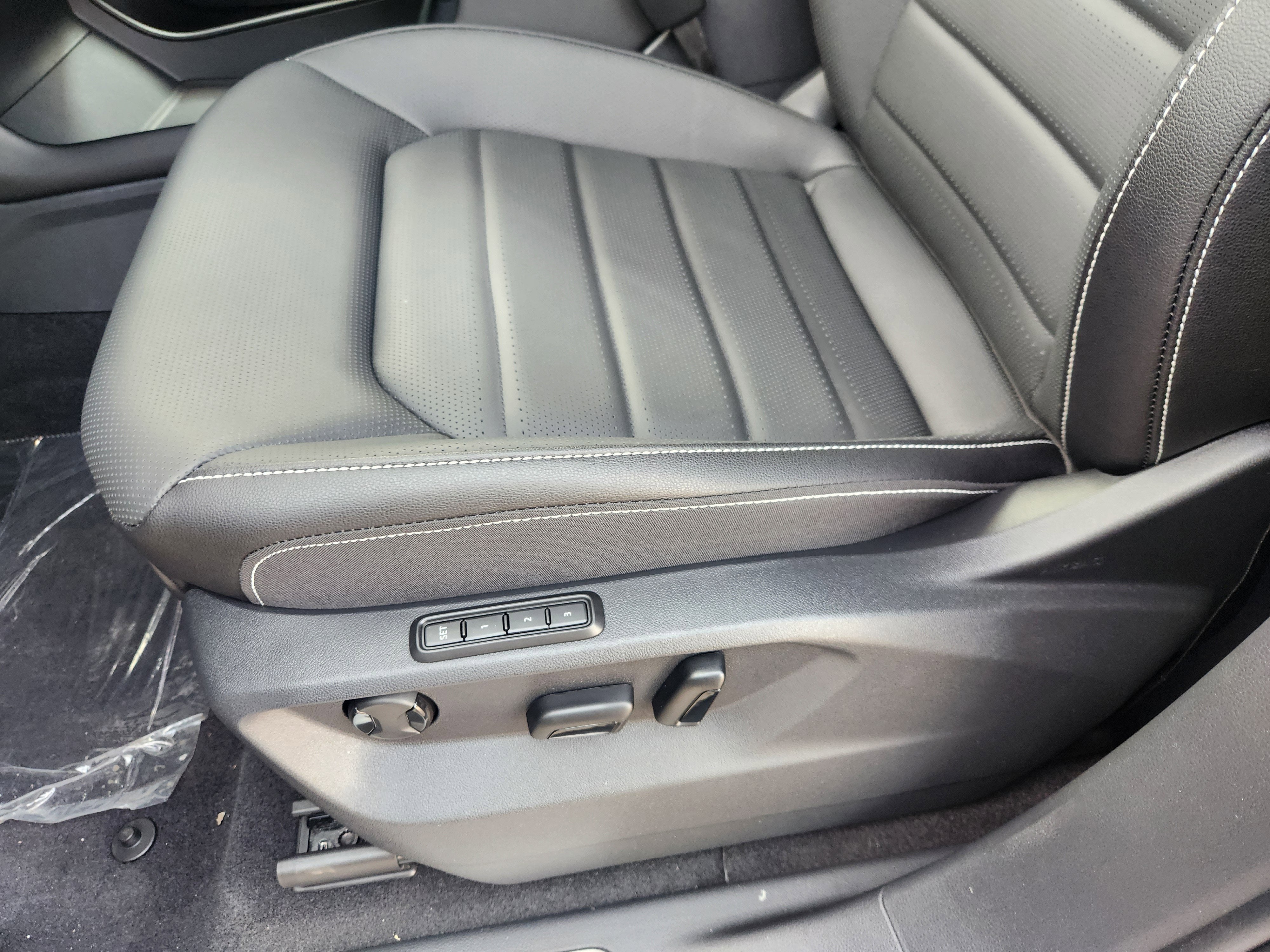 2026 Volkswagen Atlas Cross Sport 2.0T SEL R-Line Black