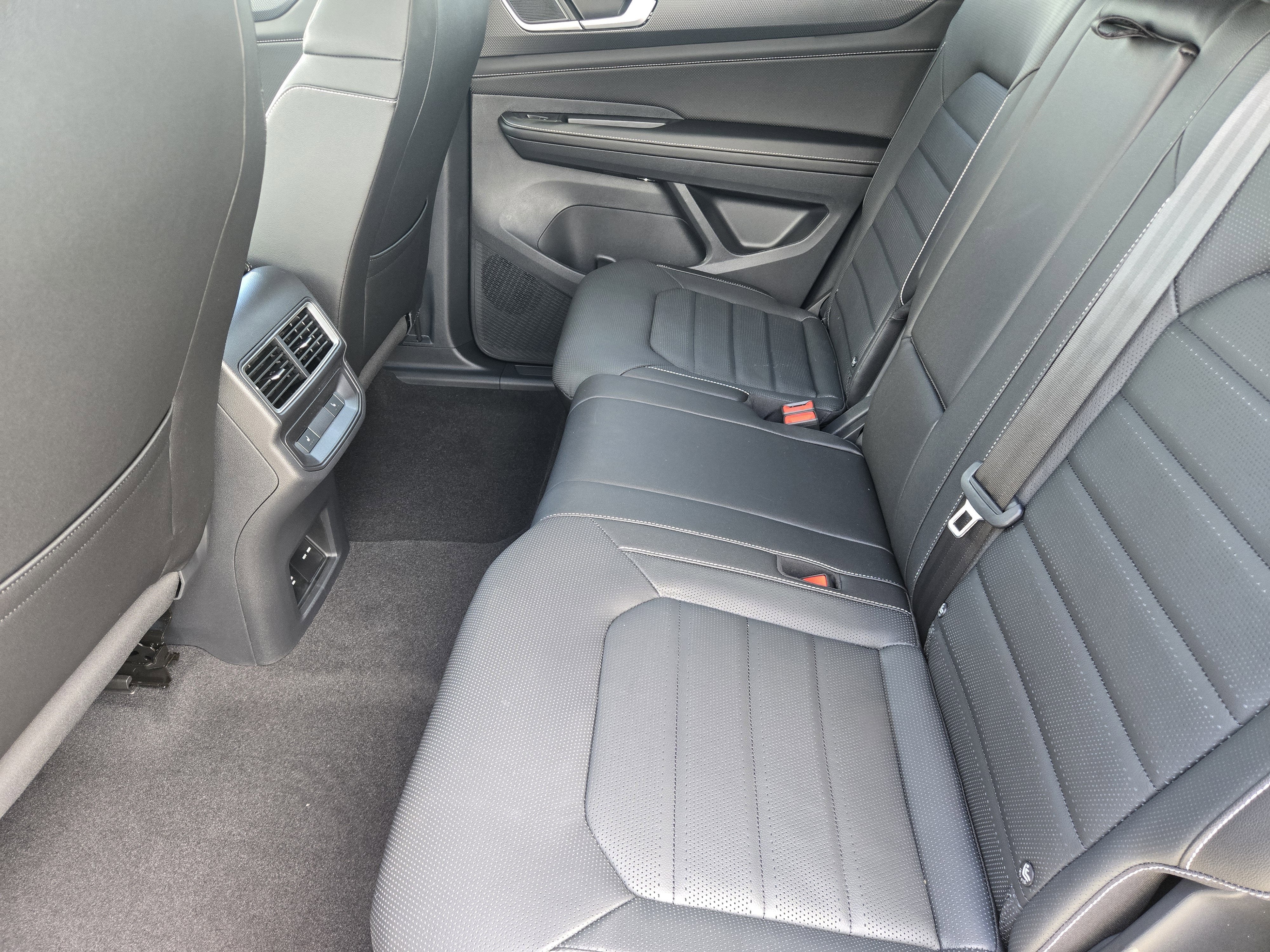 2026 Volkswagen Atlas Cross Sport 2.0T SEL R-Line Black