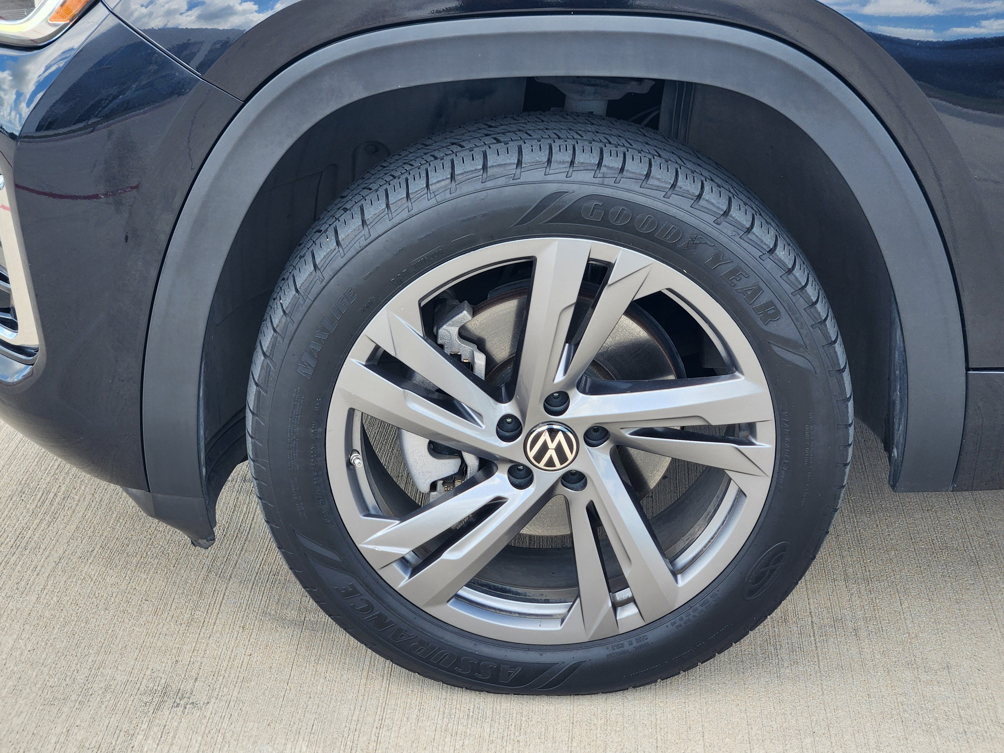 2024 Volkswagen Atlas Cross Sport 2.0T SEL R-Line