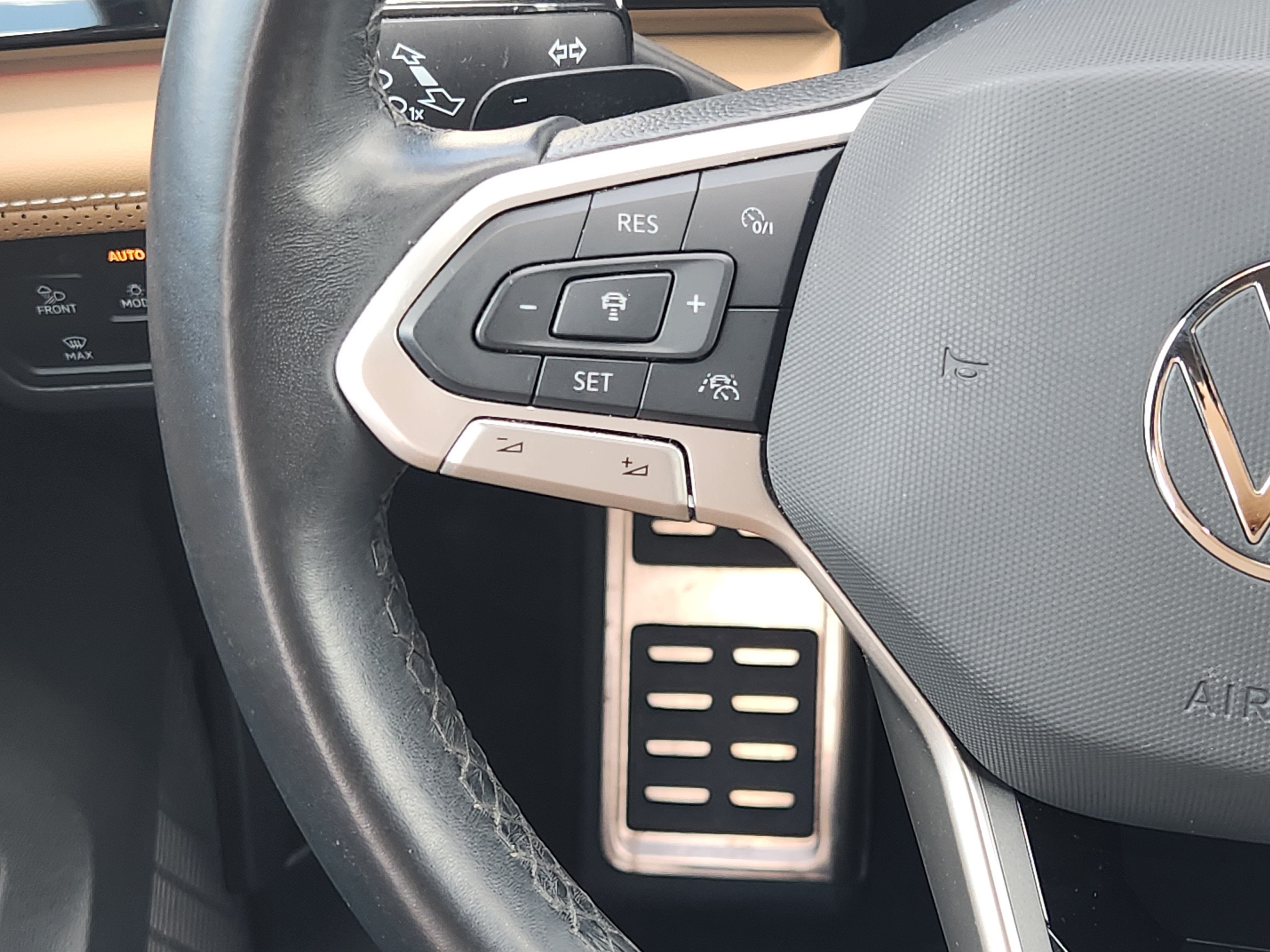 2024 Volkswagen Atlas Cross Sport 2.0T SEL R-Line