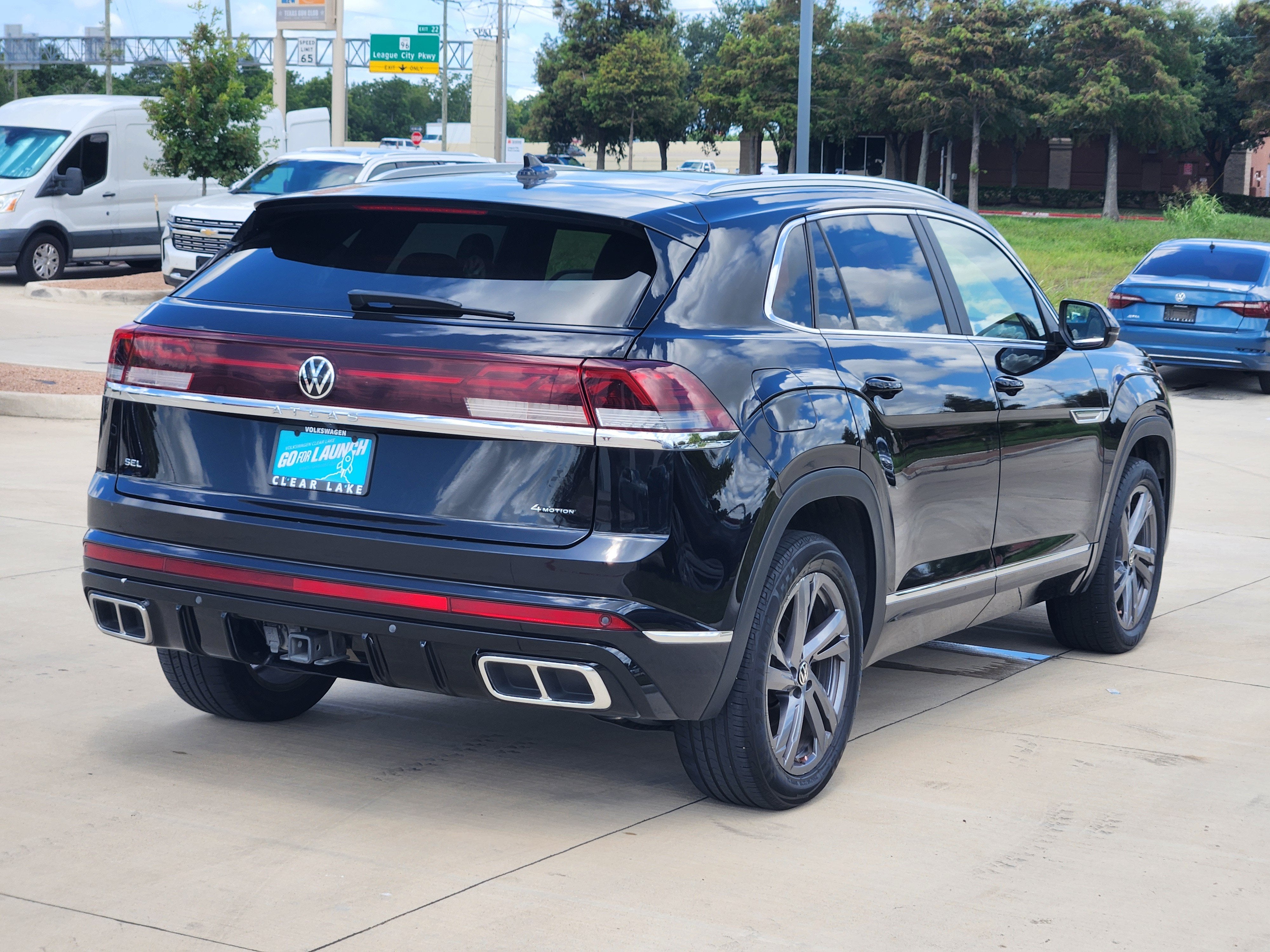 2024 Volkswagen Atlas Cross Sport 2.0T SEL R-Line