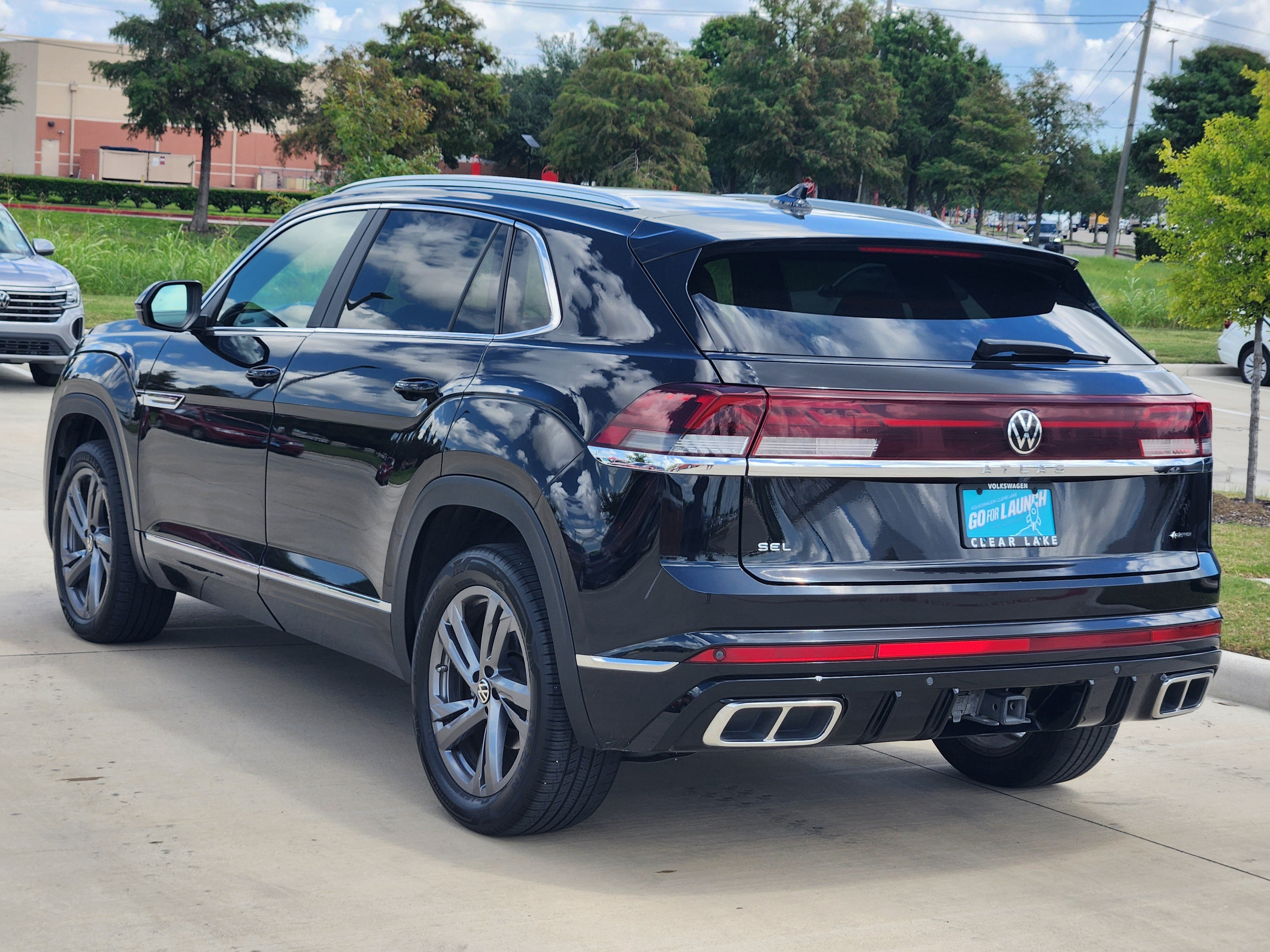 2024 Volkswagen Atlas Cross Sport 2.0T SEL R-Line