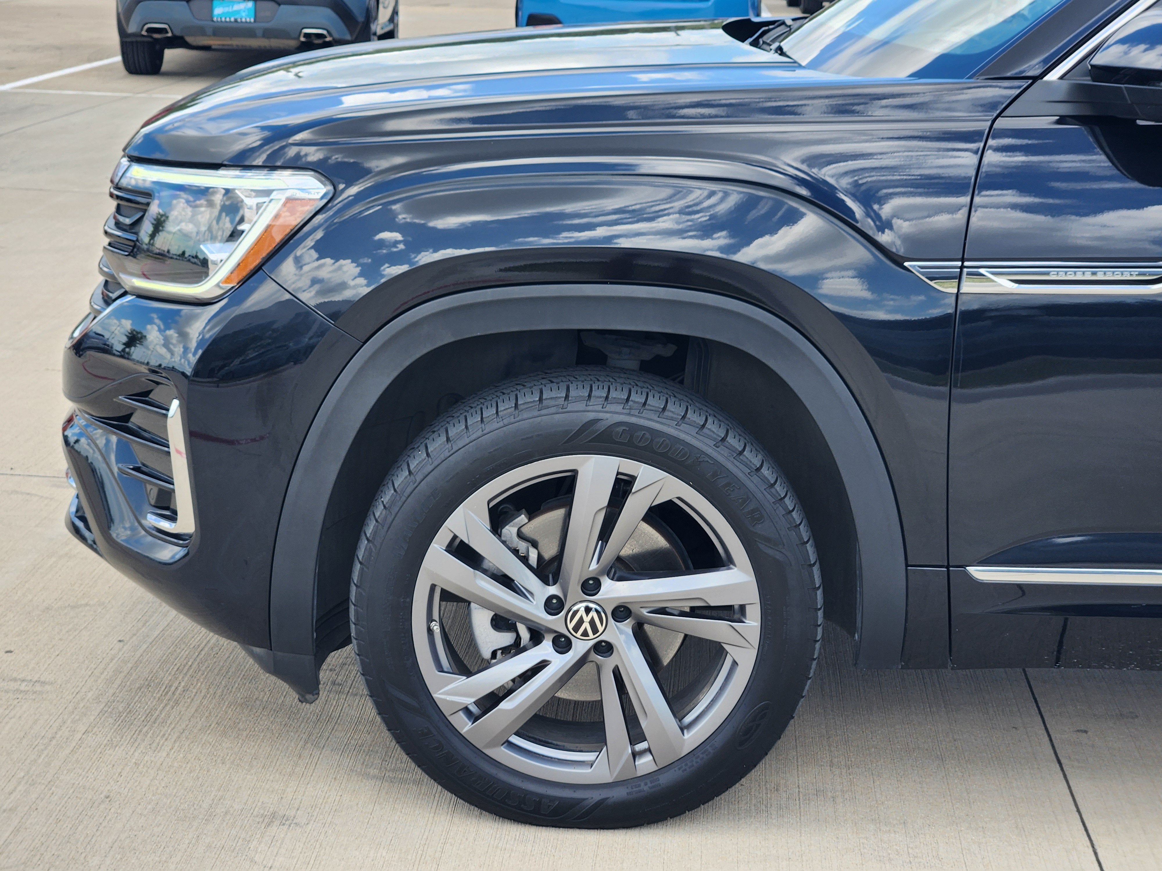 2024 Volkswagen Atlas Cross Sport 2.0T SEL R-Line