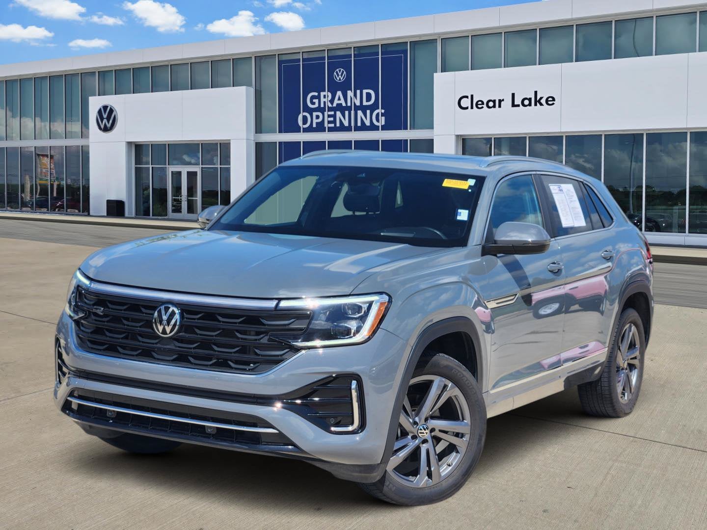 2024 Volkswagen Atlas Cross Sport 2.0T SEL R-Line