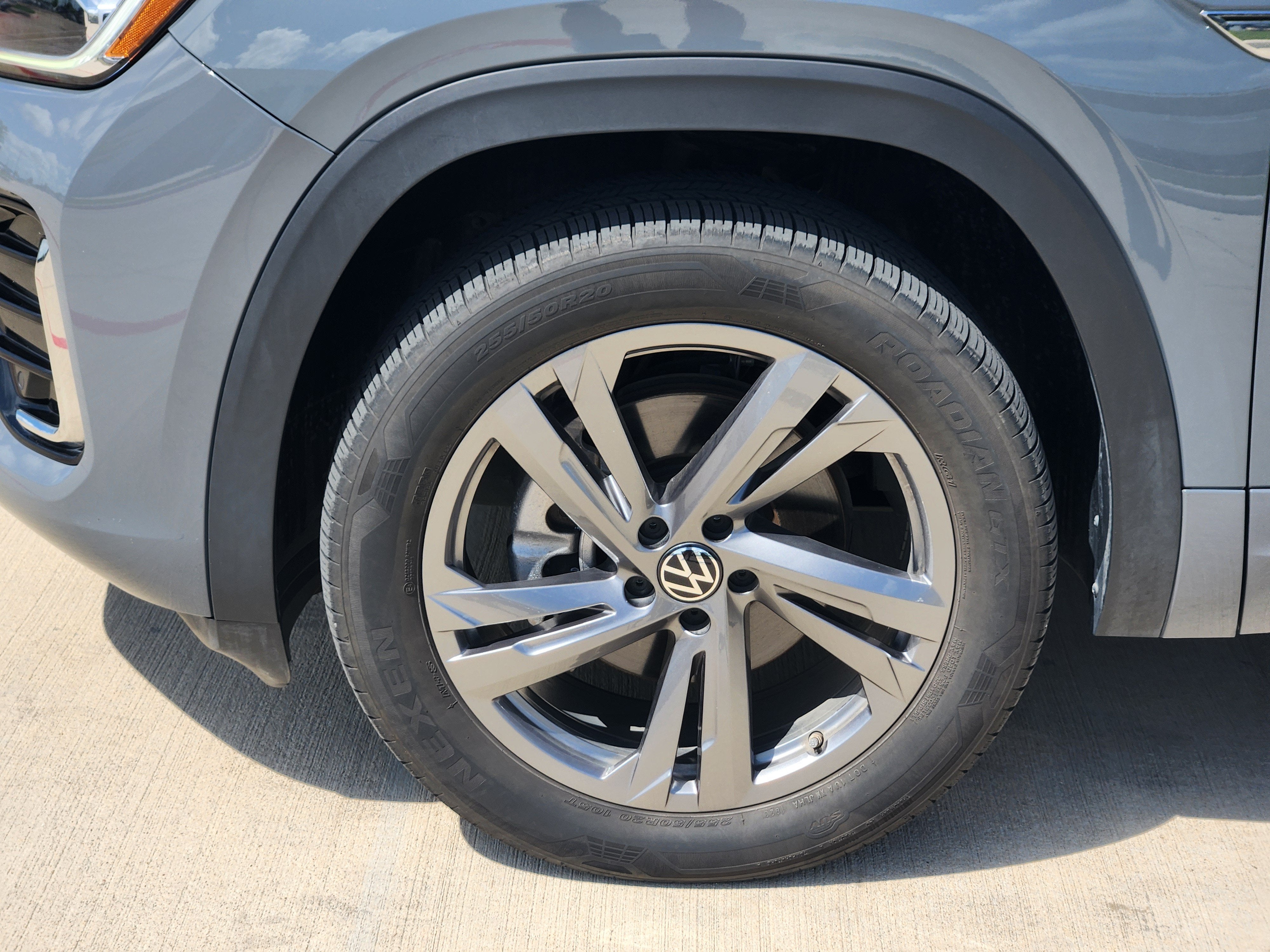 2024 Volkswagen Atlas Cross Sport 2.0T SEL R-Line