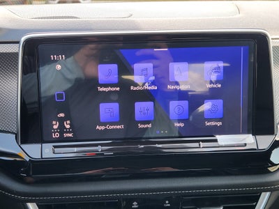 2024 Volkswagen Atlas Cross Sport 2.0T SEL R-Line
