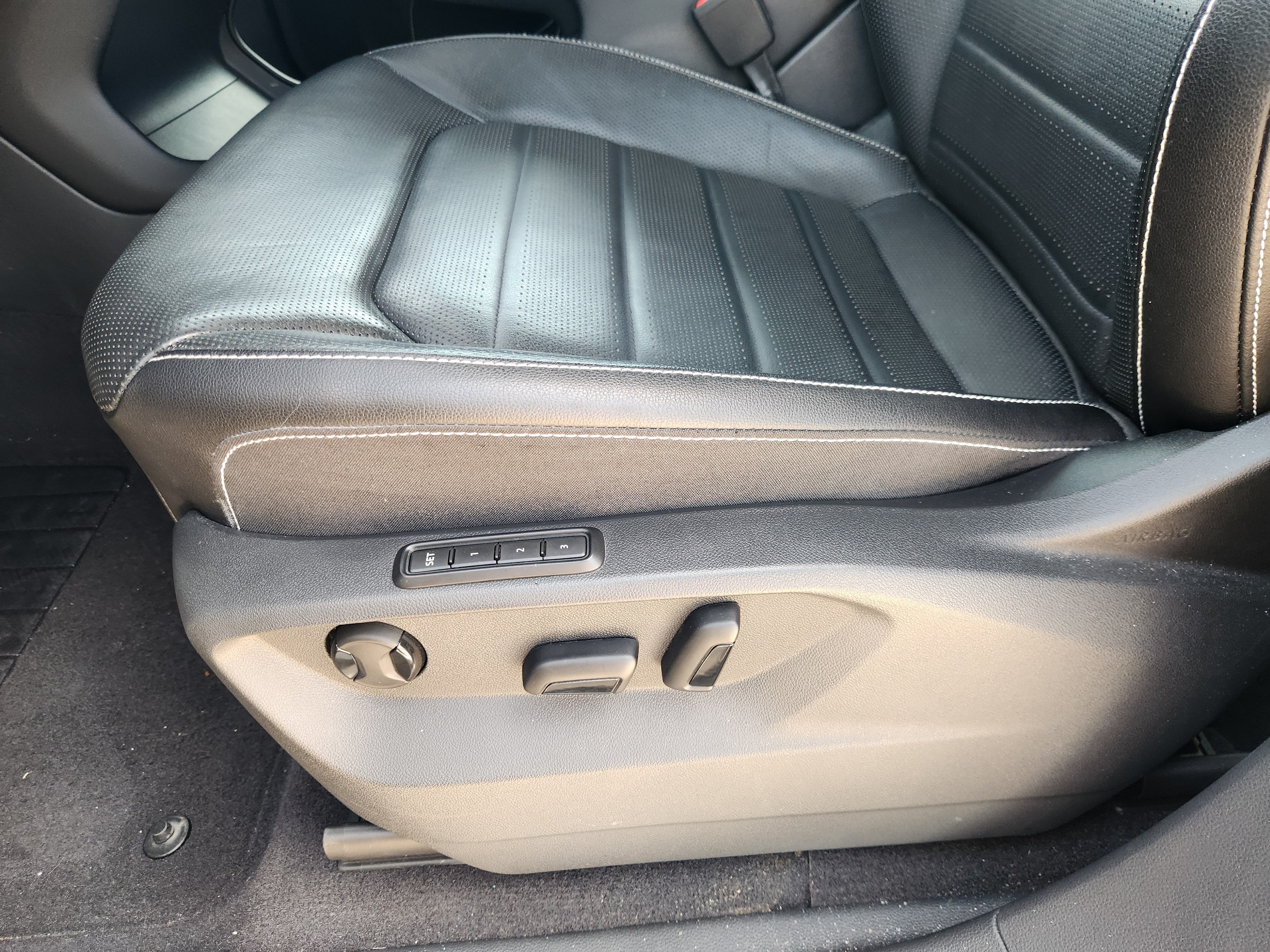2024 Volkswagen Atlas Cross Sport 2.0T SEL R-Line