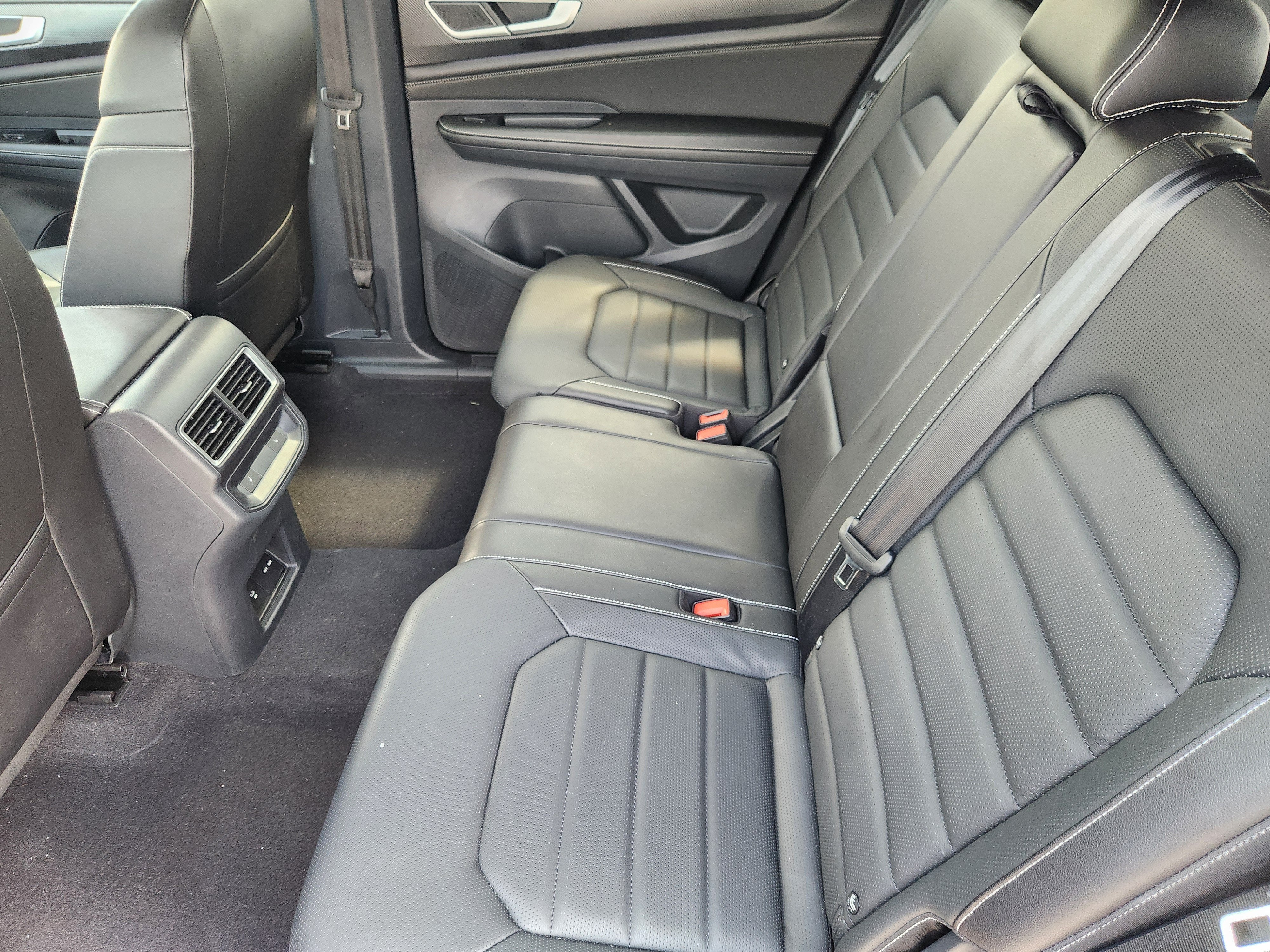 2024 Volkswagen Atlas Cross Sport 2.0T SEL R-Line