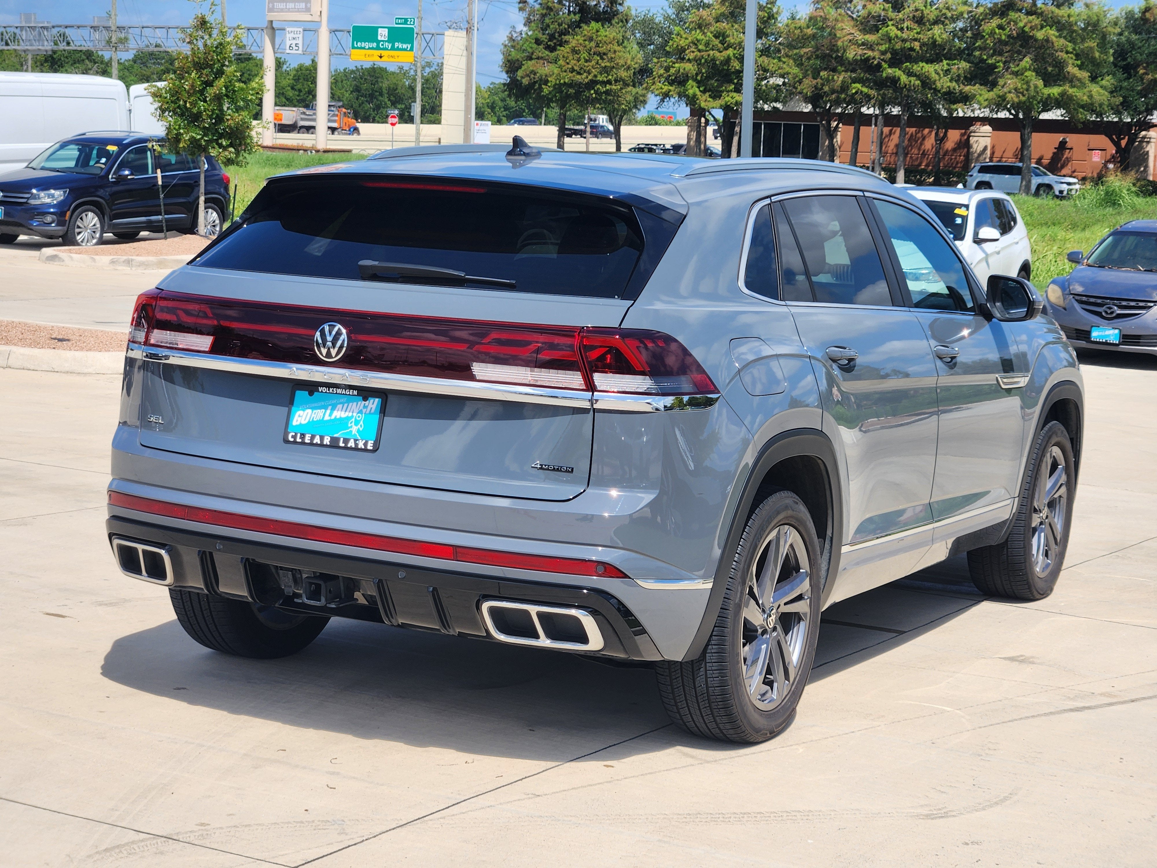 2024 Volkswagen Atlas Cross Sport 2.0T SEL R-Line