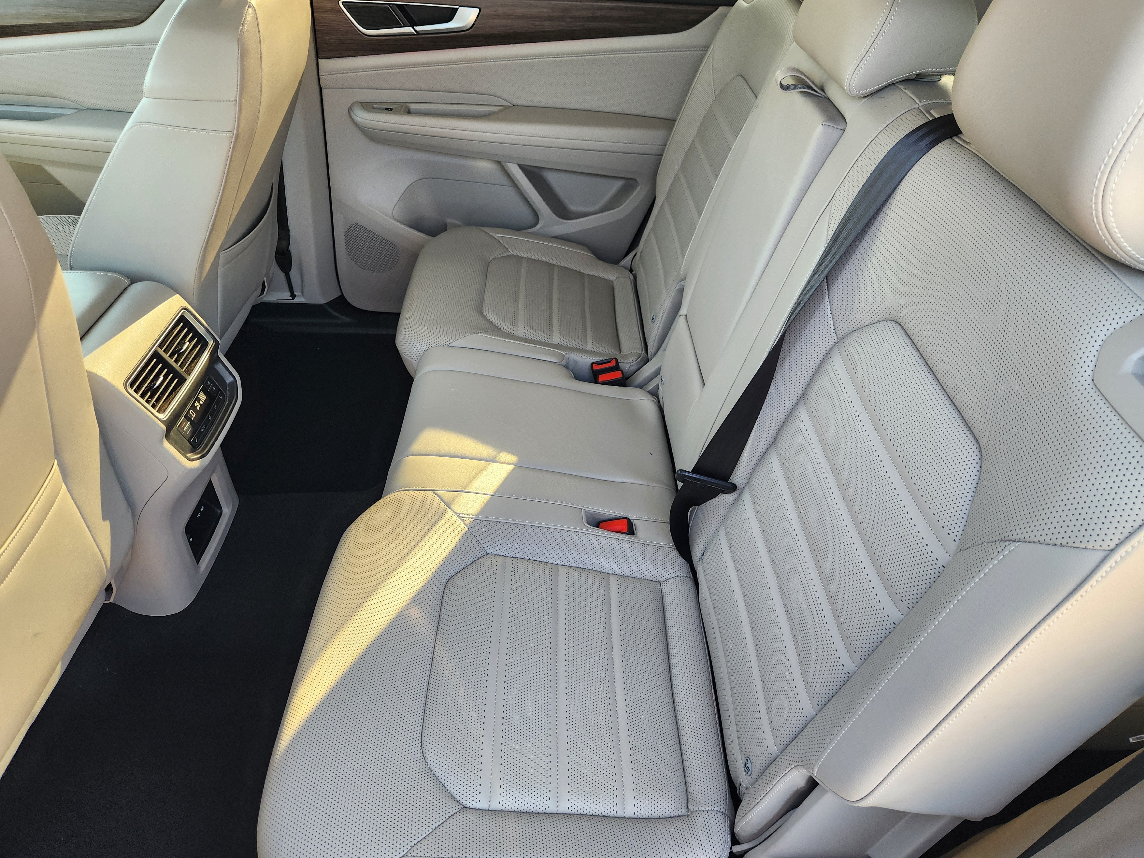 2024 Volkswagen Atlas 2.0T SEL