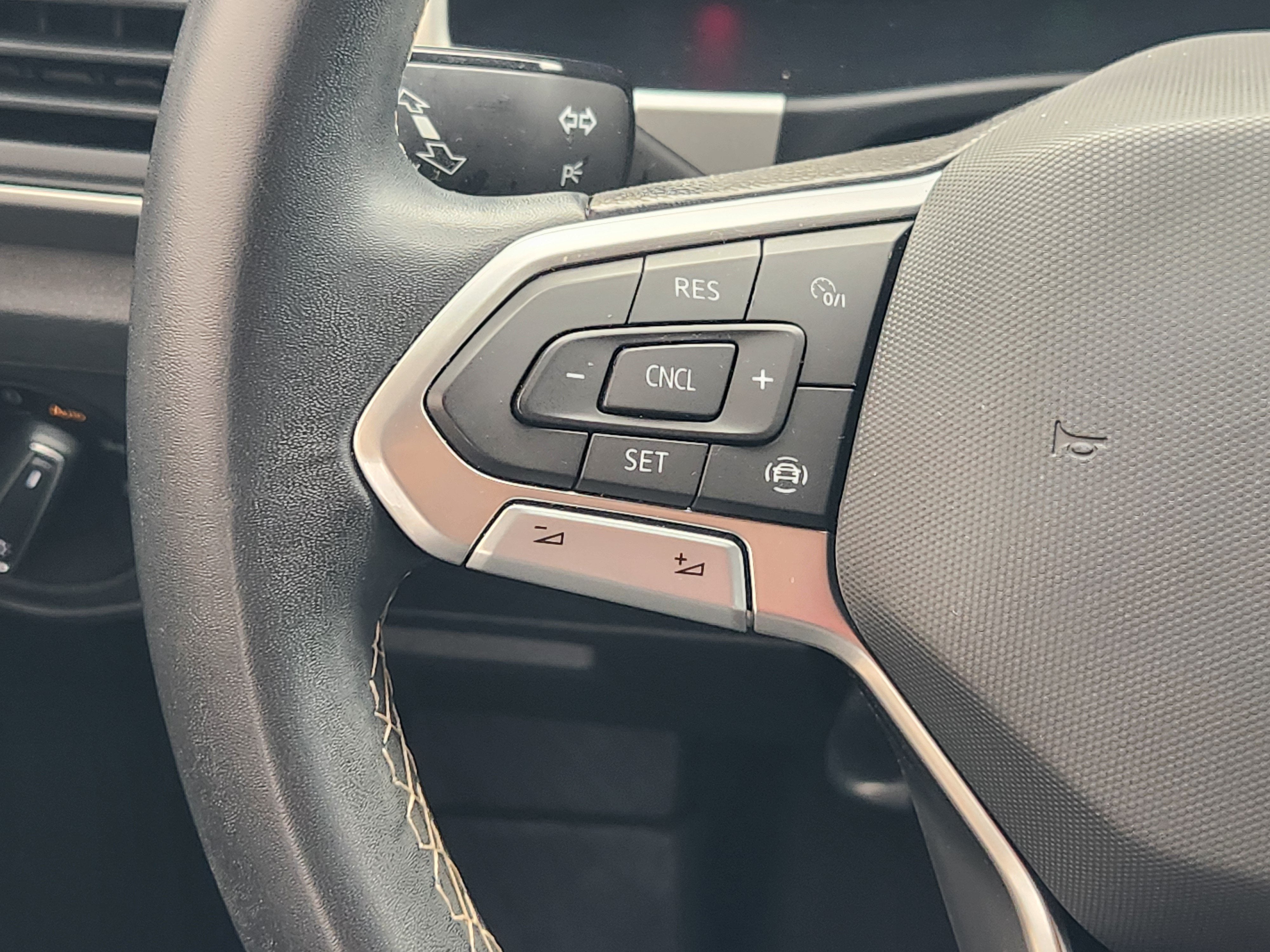 2023 Volkswagen Atlas Cross Sport 2.0T SE