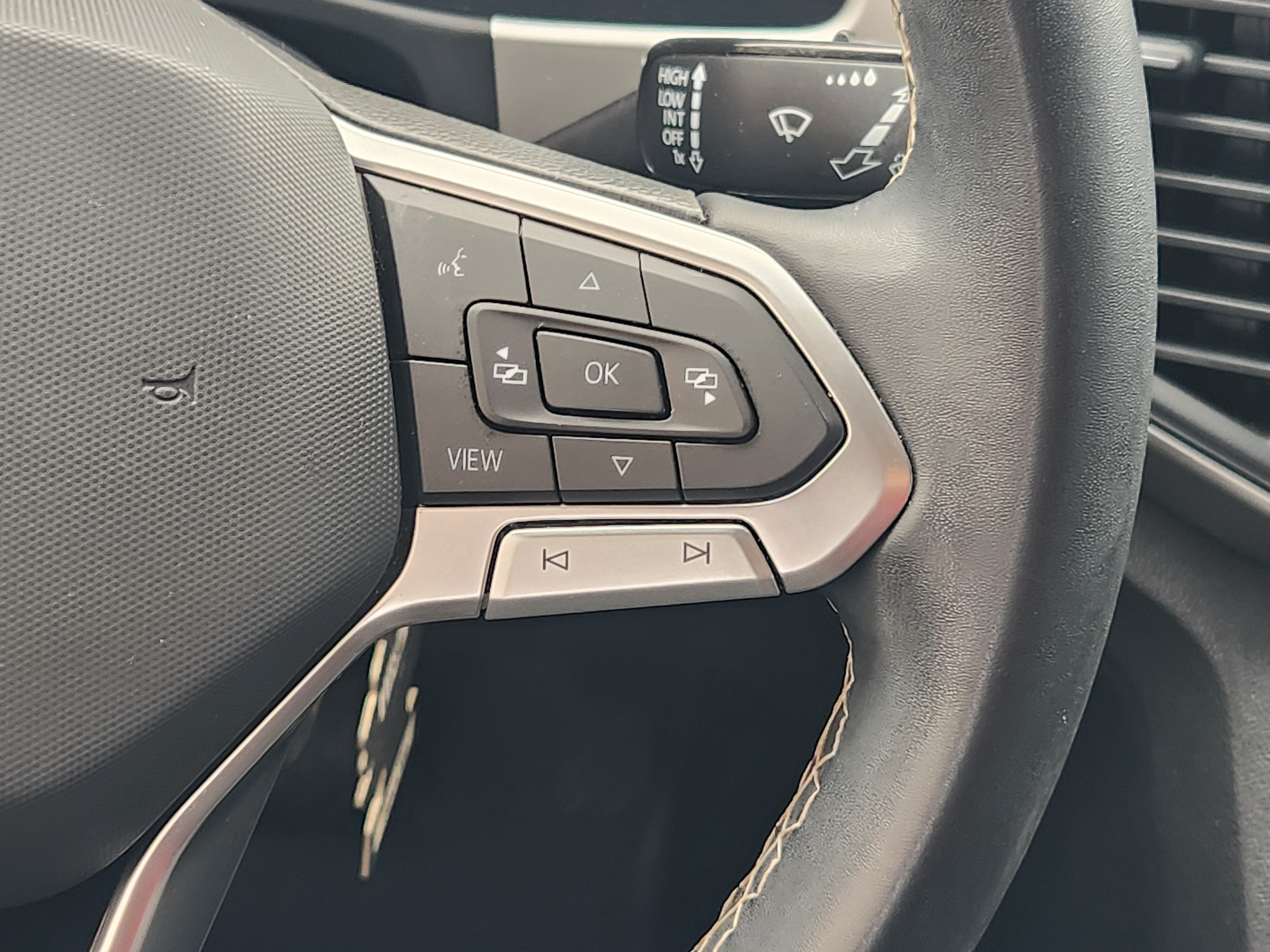 2023 Volkswagen Atlas Cross Sport 2.0T SE