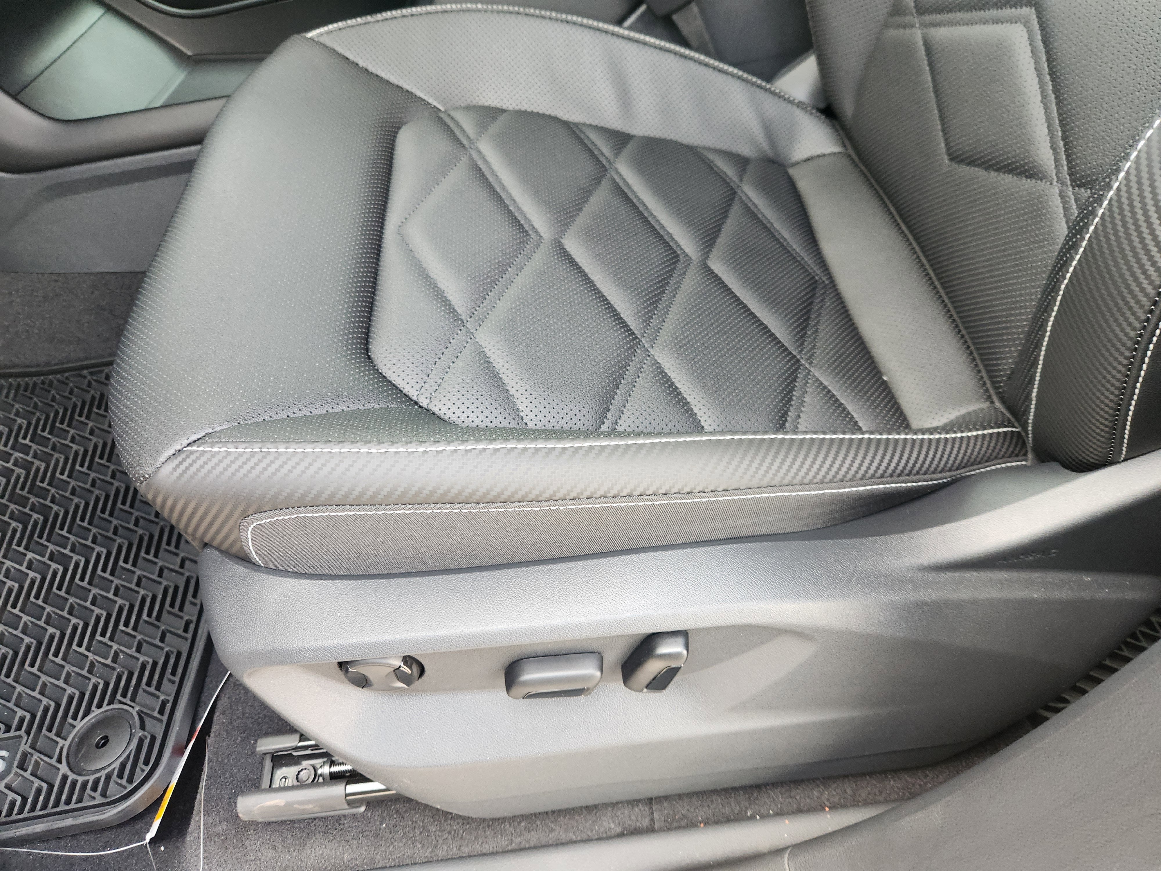 2026 Volkswagen Atlas Cross Sport 2.0T SE