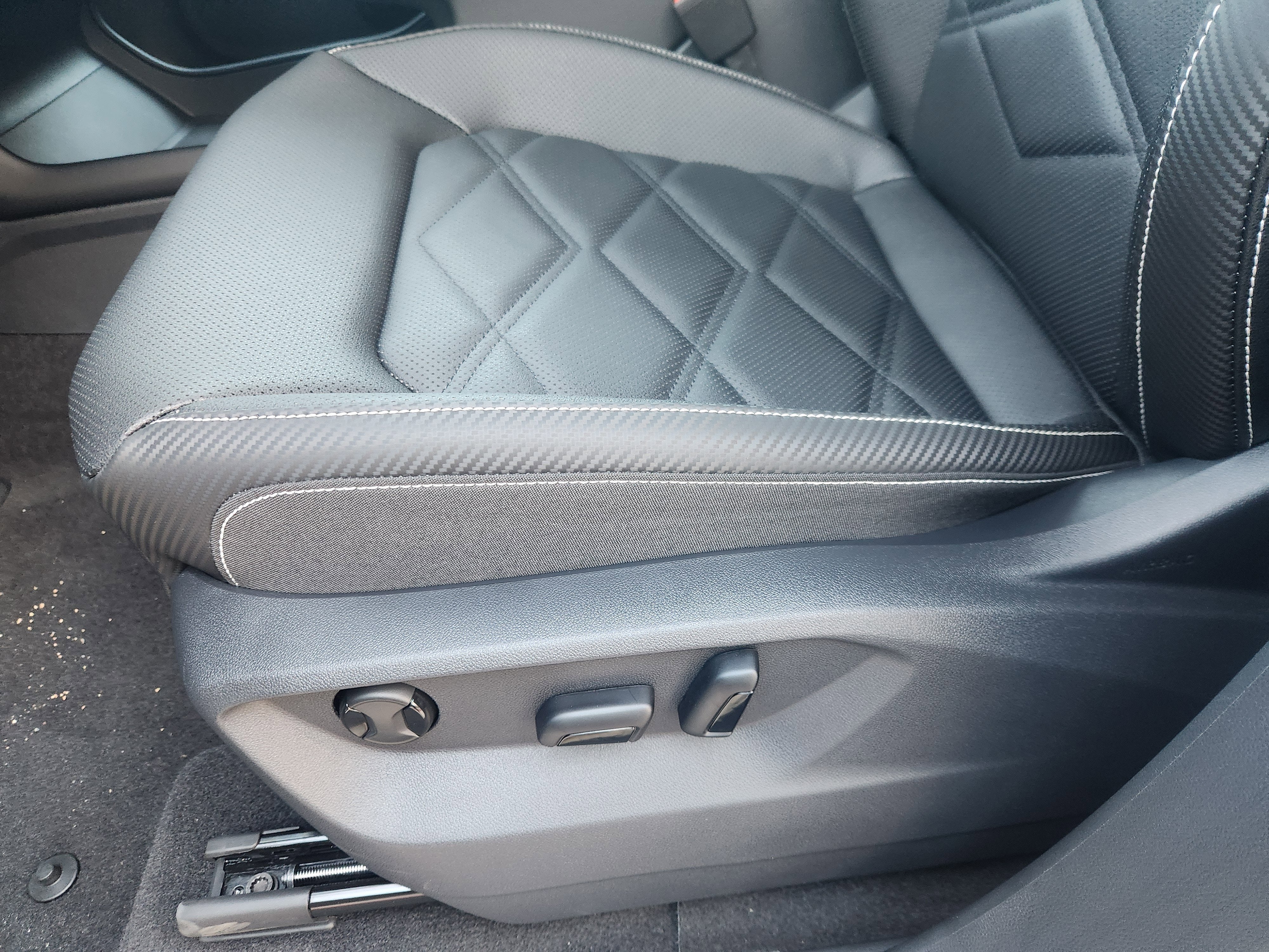 2026 Volkswagen Atlas Cross Sport 2.0T SE