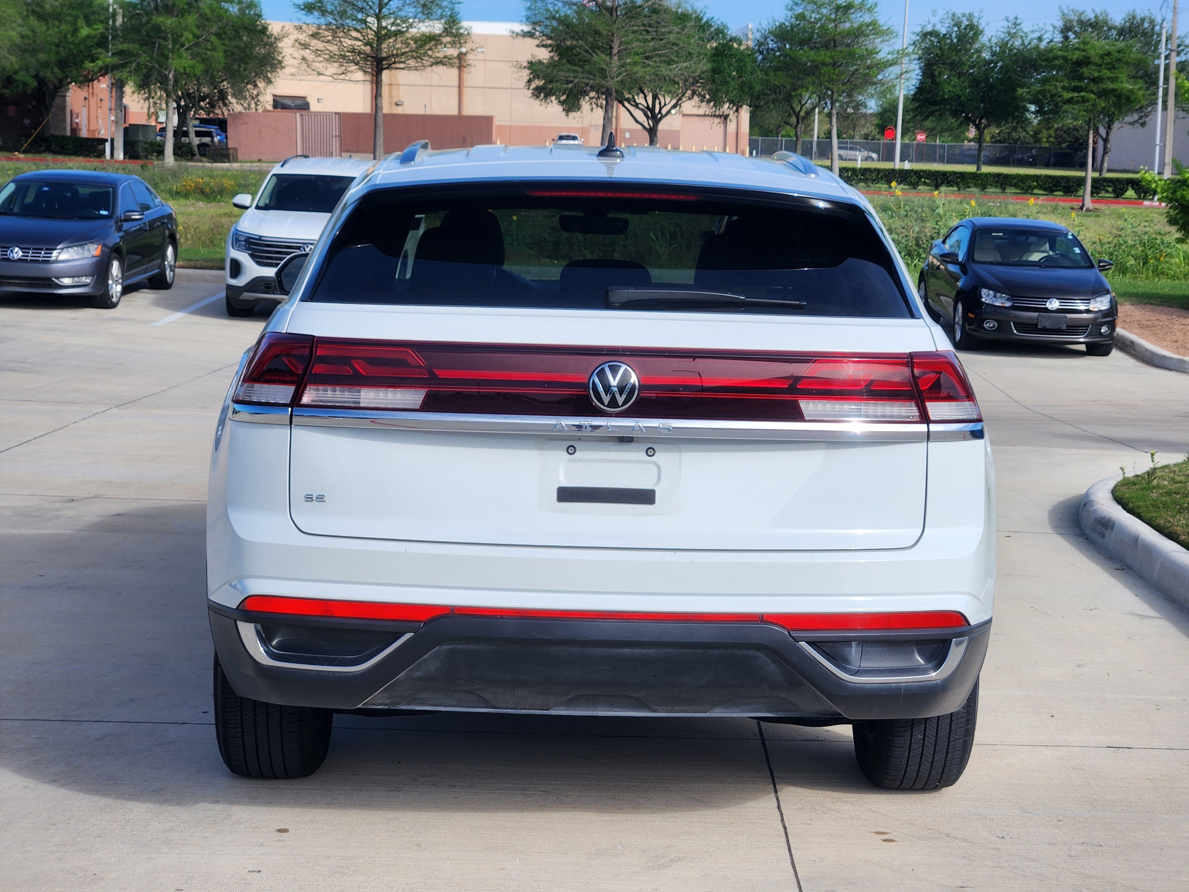 2024 Volkswagen Atlas Cross Sport 2.0T SE