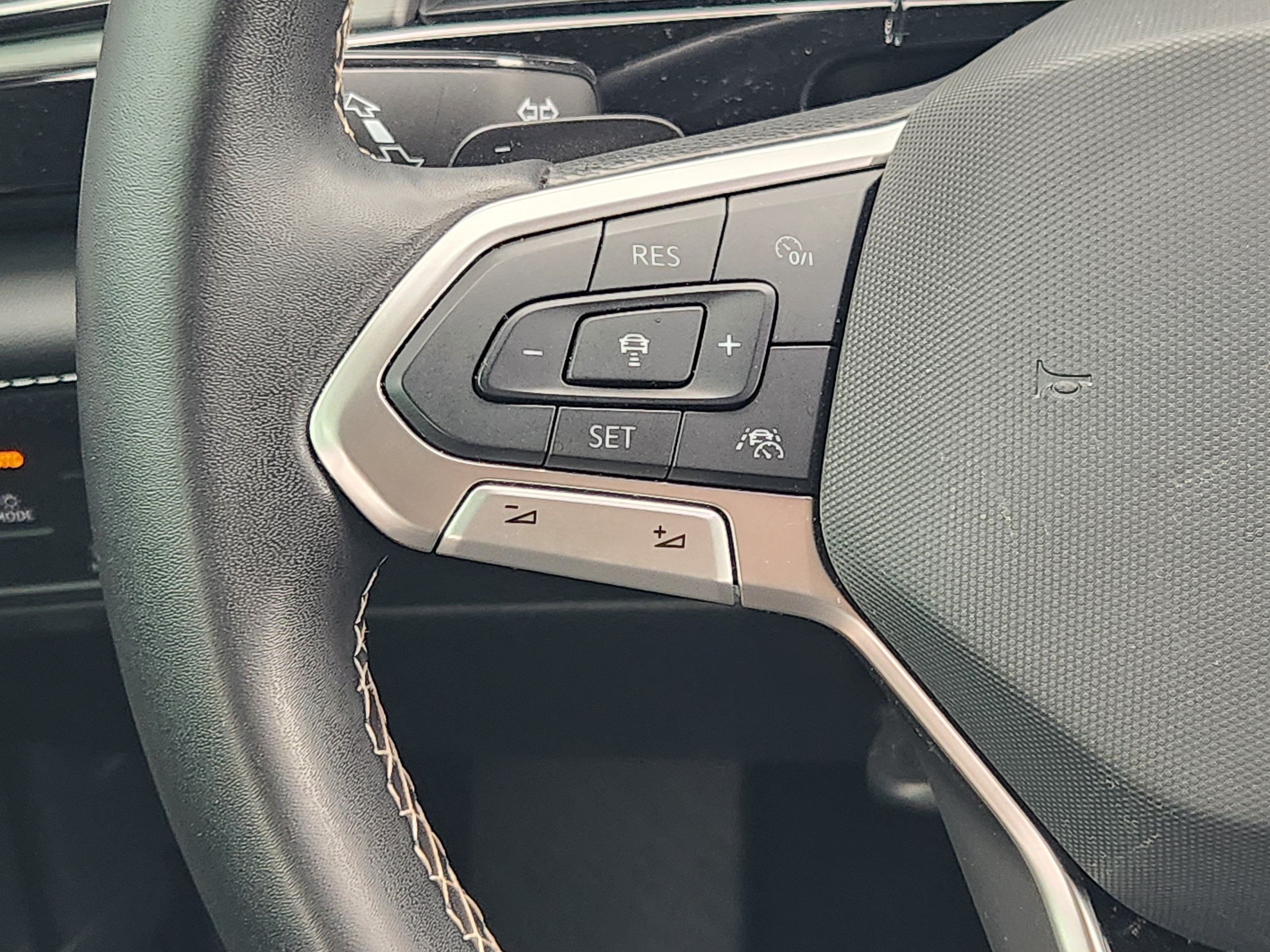 2024 Volkswagen Atlas Cross Sport 2.0T SE