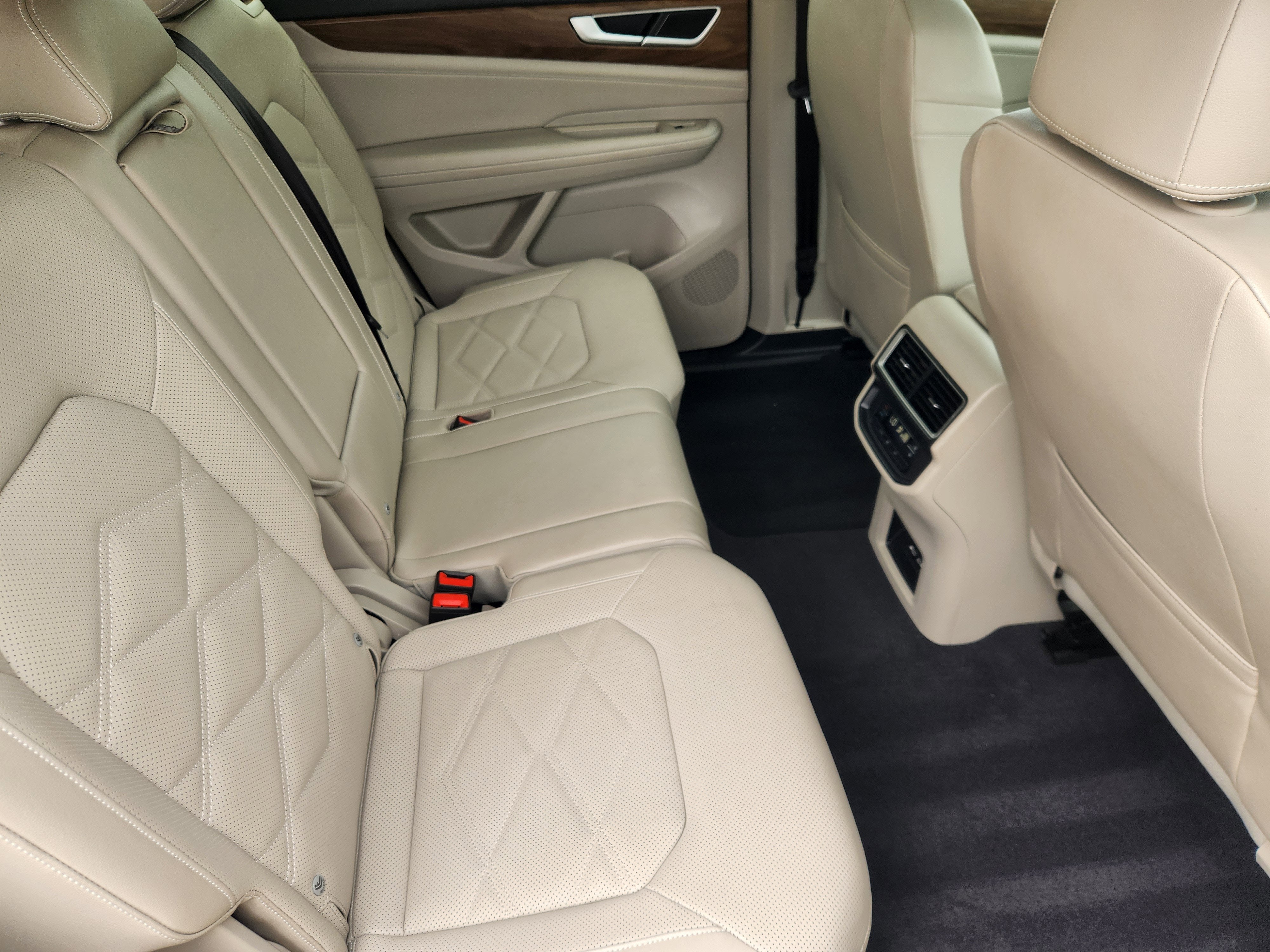 2025 Volkswagen Atlas 2.0T SE