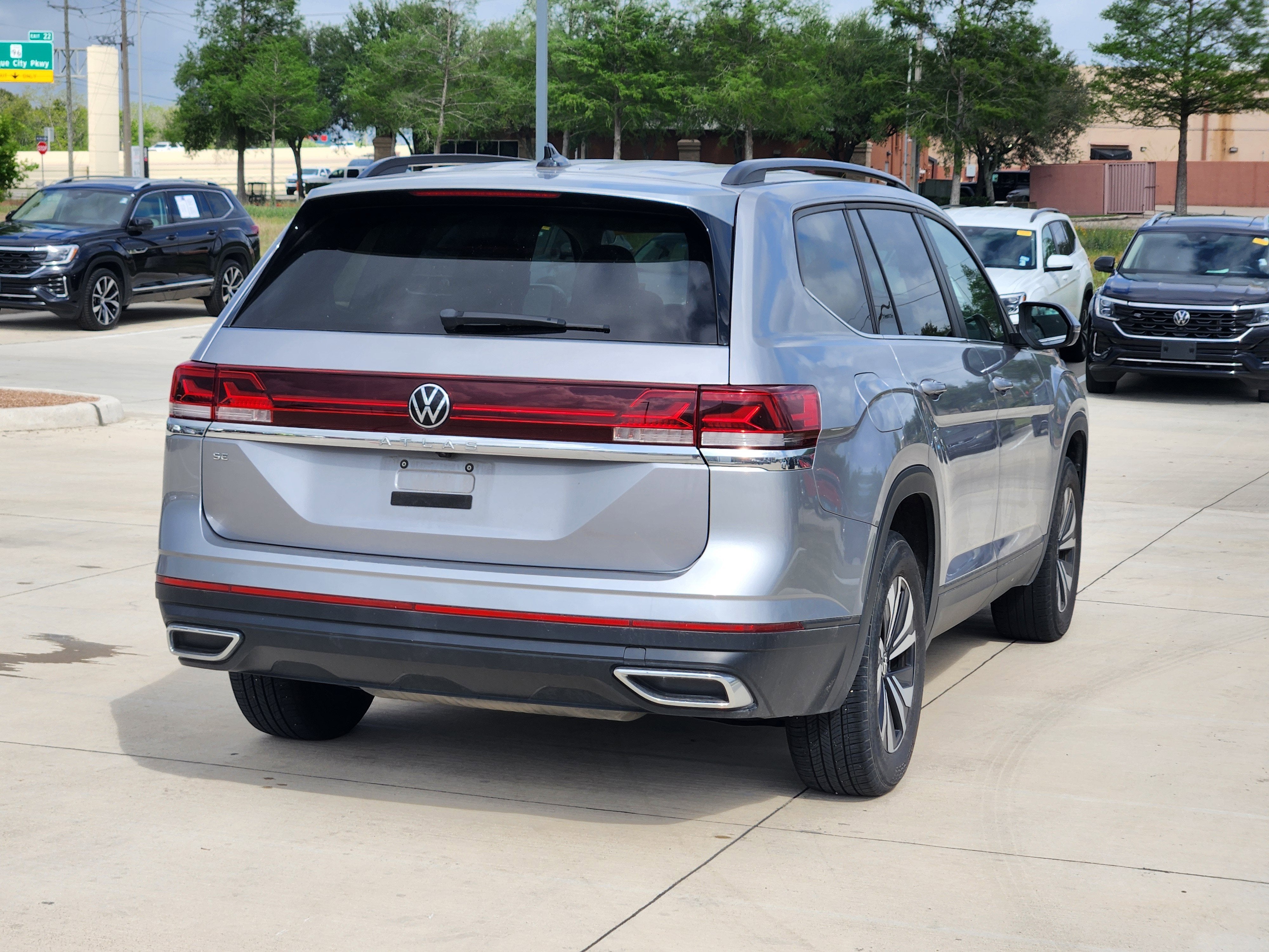 2024 Volkswagen Atlas 2.0T SE