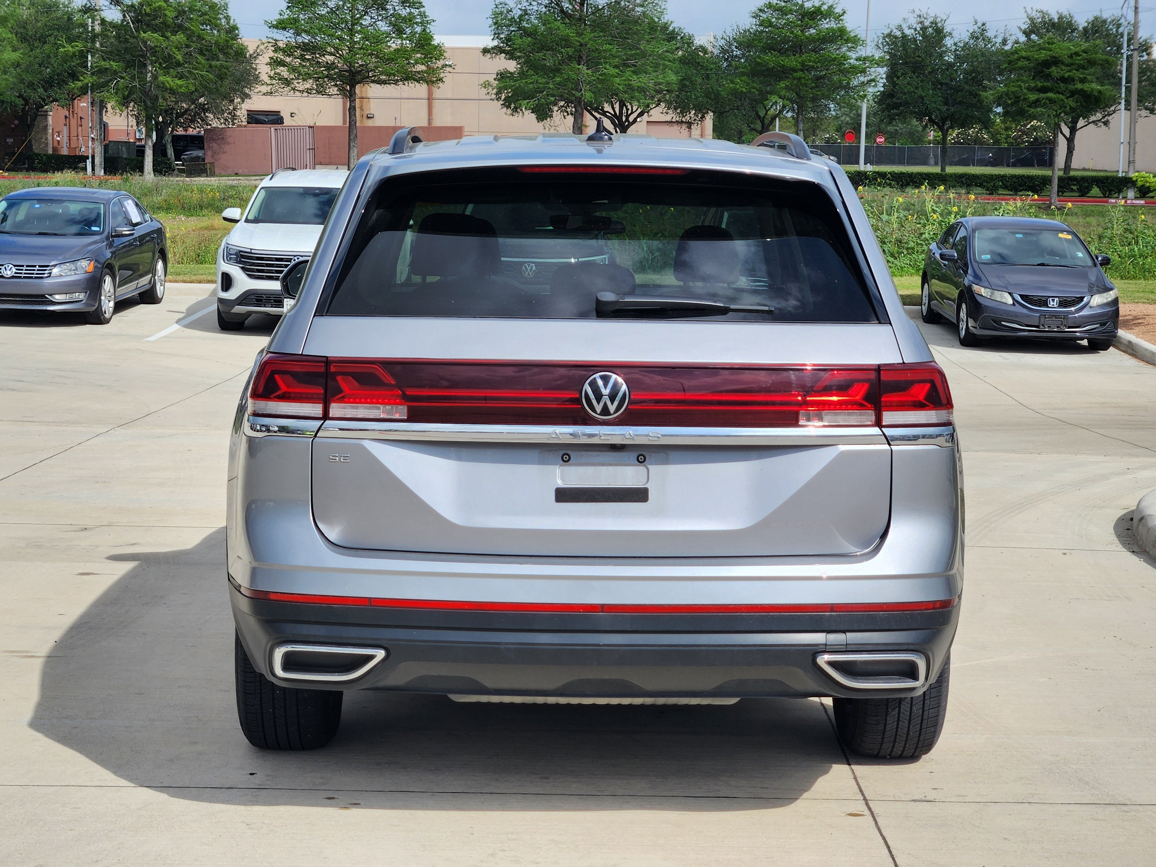 2024 Volkswagen Atlas 2.0T SE