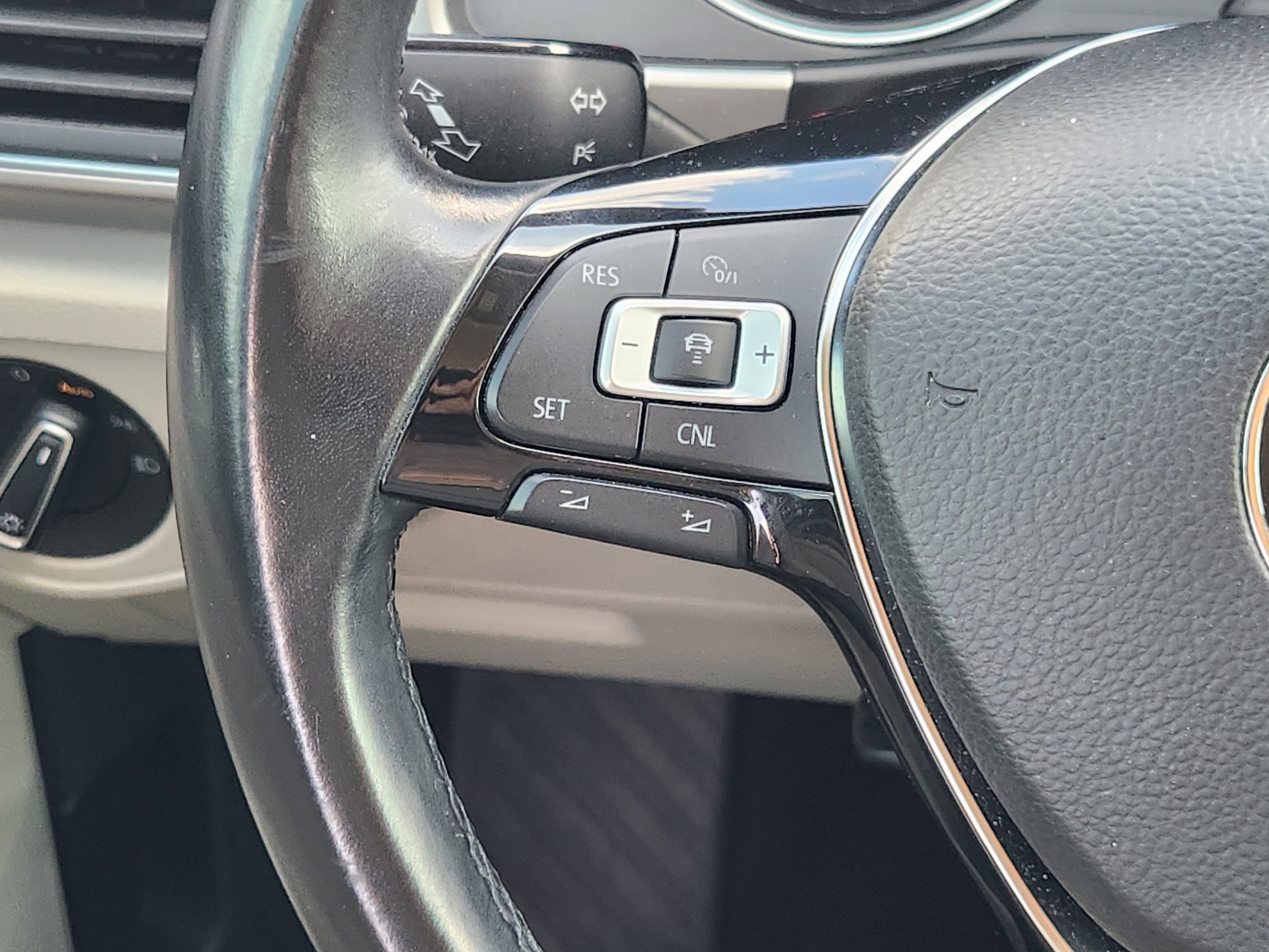 2018 Volkswagen Atlas 3.6L V6 SE w/Technology