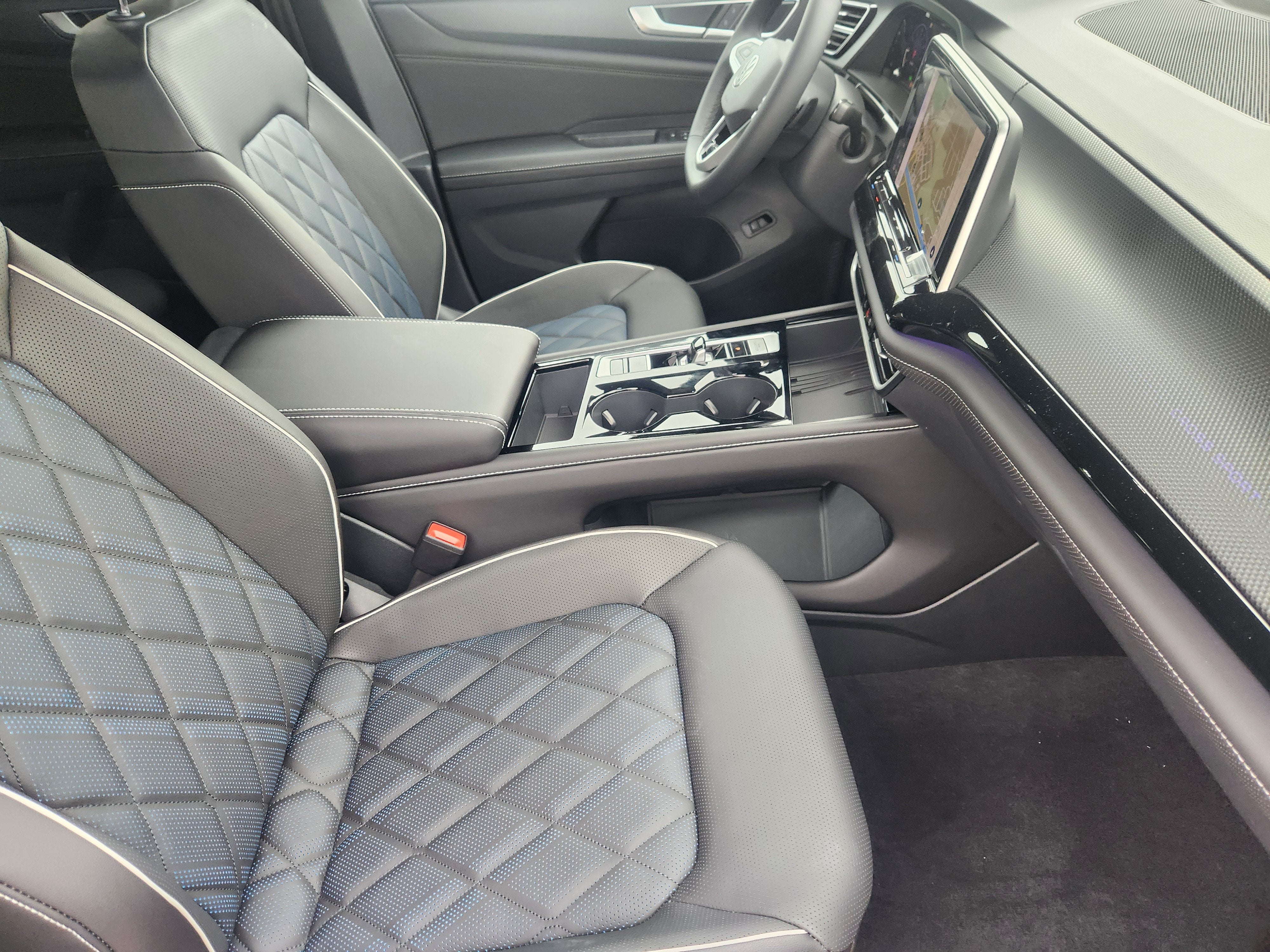 2026 Volkswagen Atlas Cross Sport 2.0T SEL Premium R-Line
