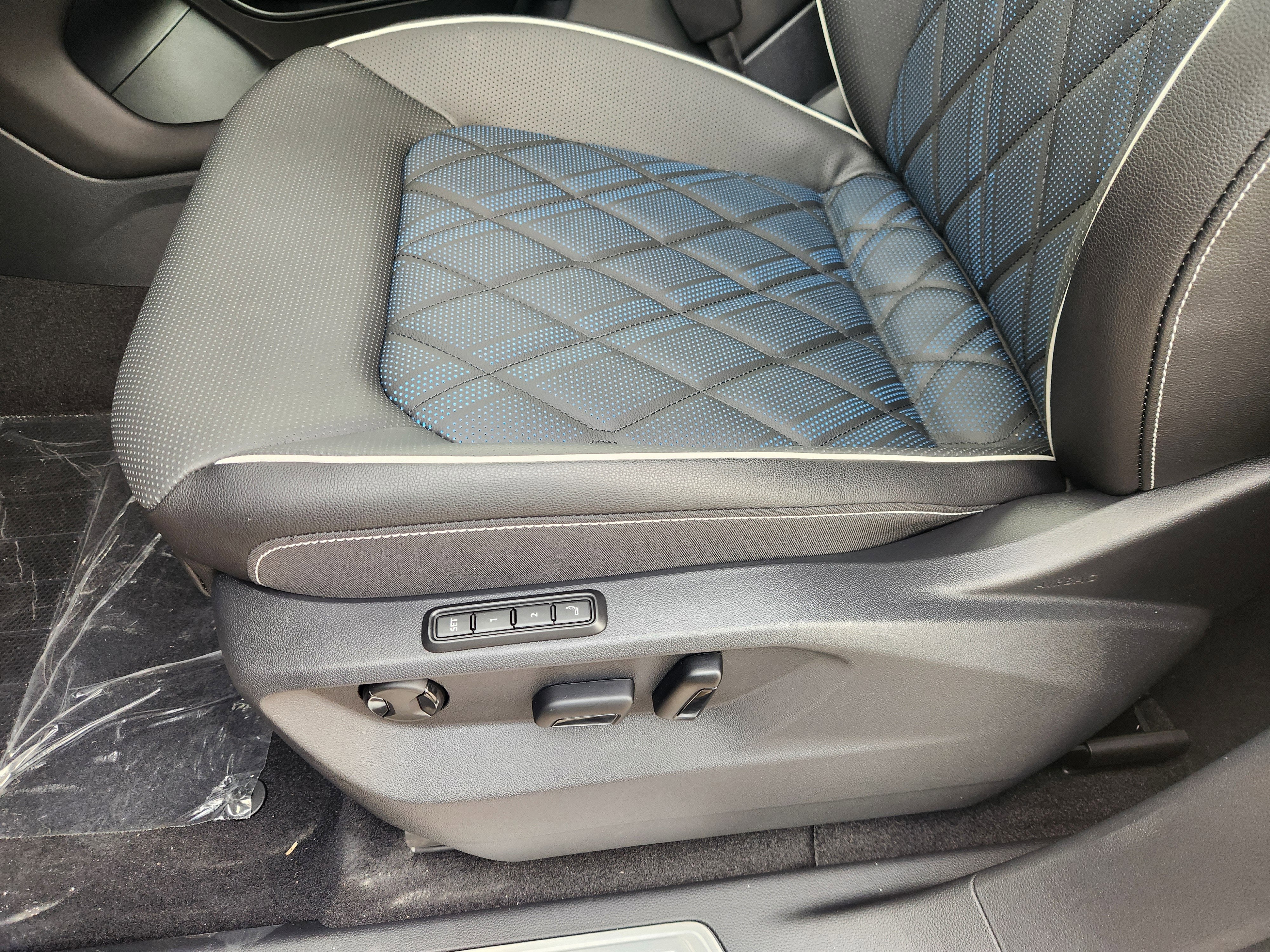 2026 Volkswagen Atlas Cross Sport 2.0T SEL Premium R-Line