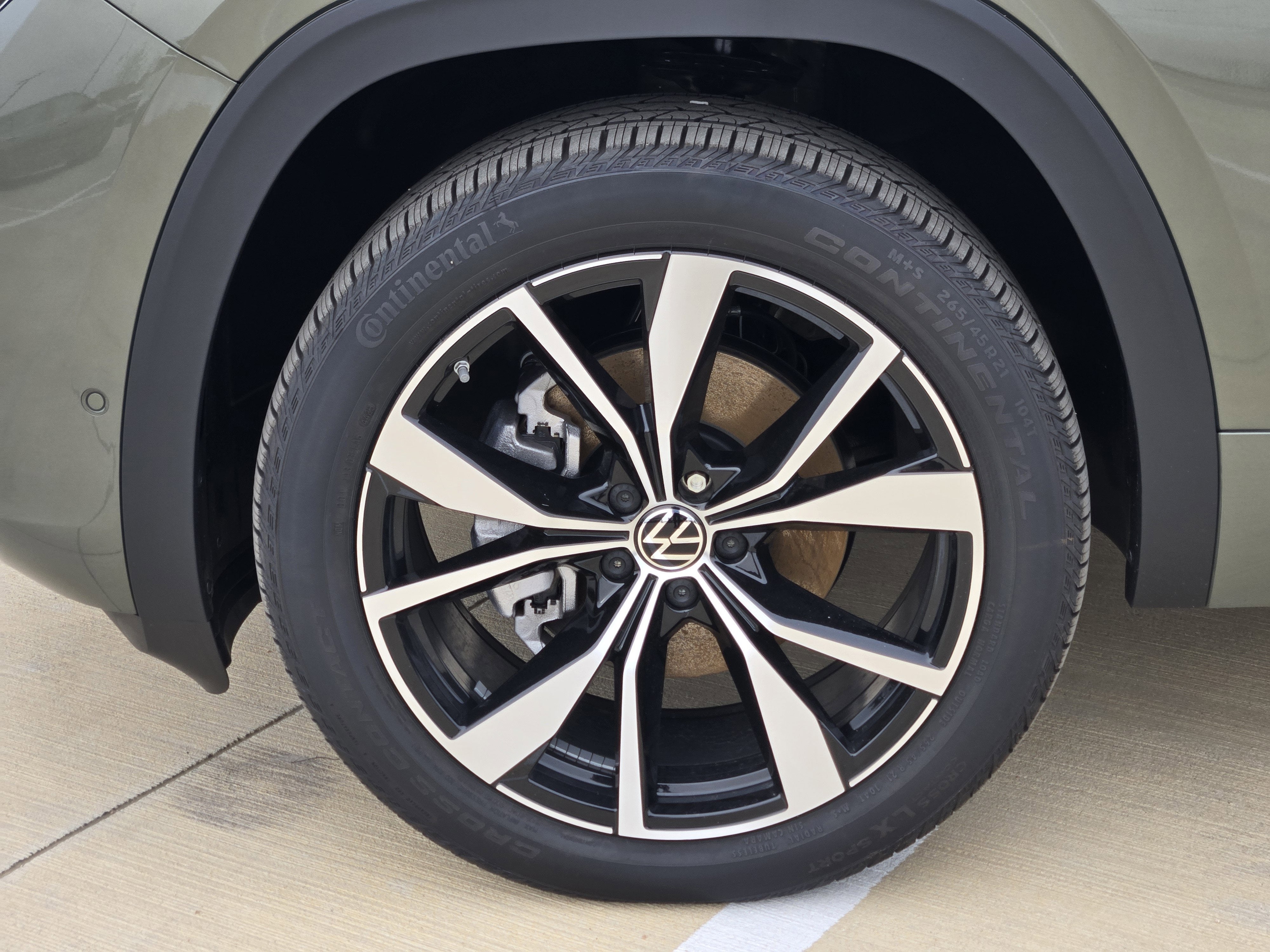 2026 Volkswagen Atlas Cross Sport 2.0T SEL Premium R-Line