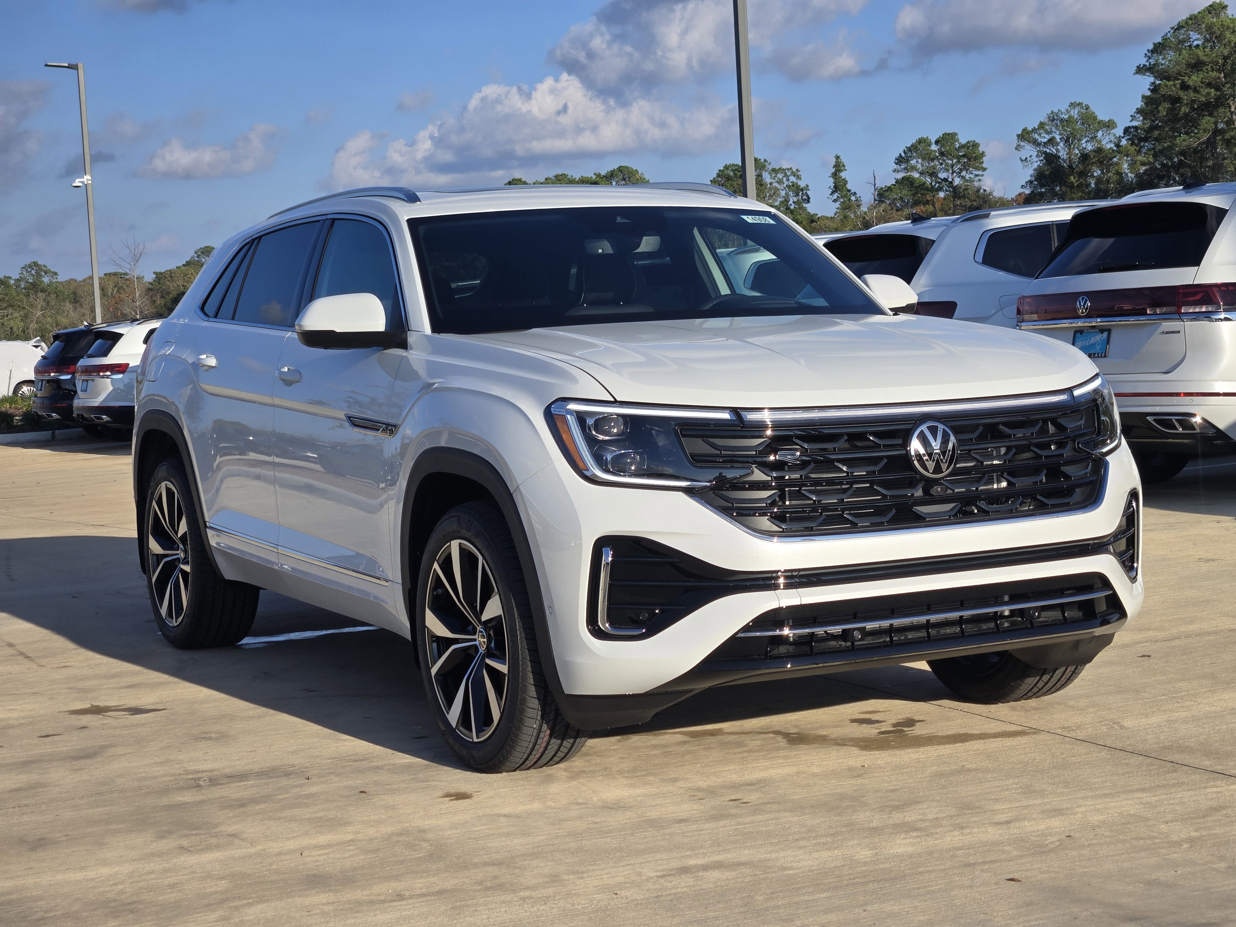 2026 Volkswagen Atlas Cross Sport 2.0T SEL Premium R-Line