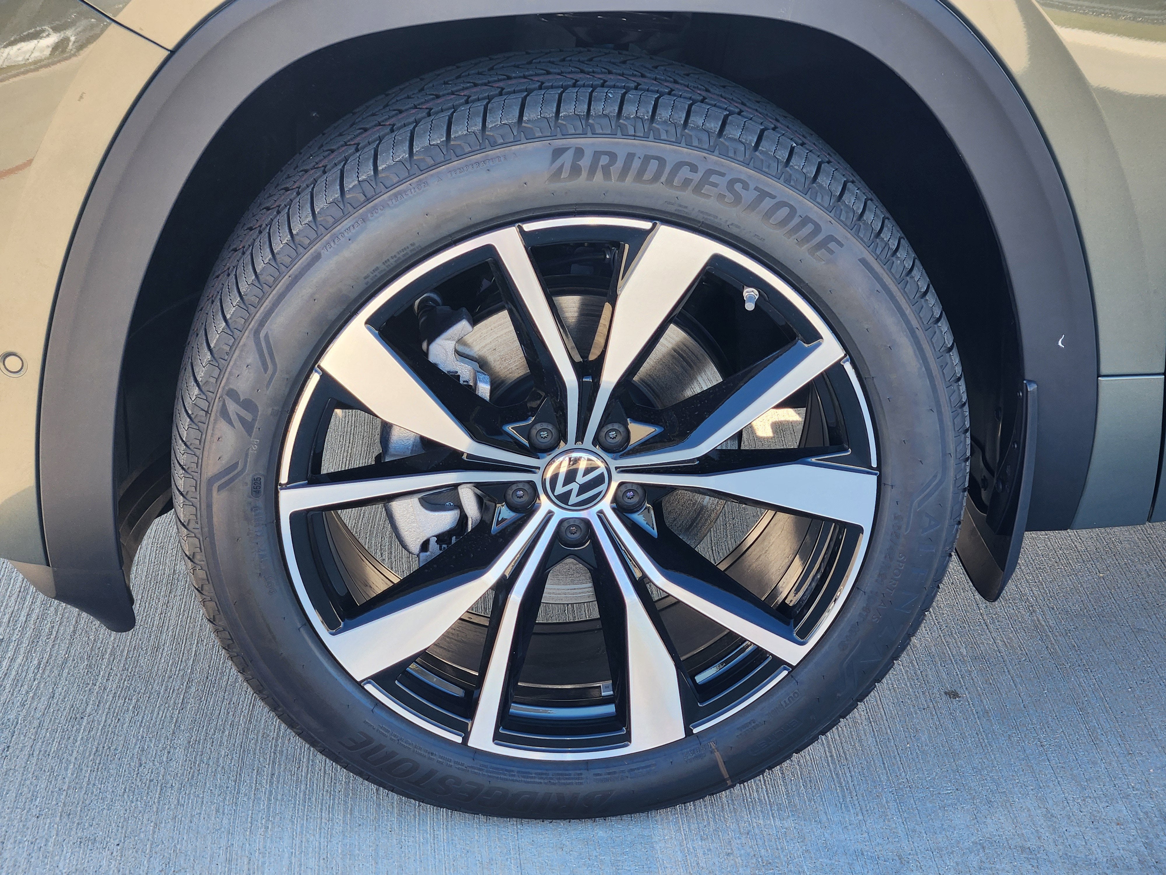 2026 Volkswagen Atlas Cross Sport 2.0T SEL Premium R-Line