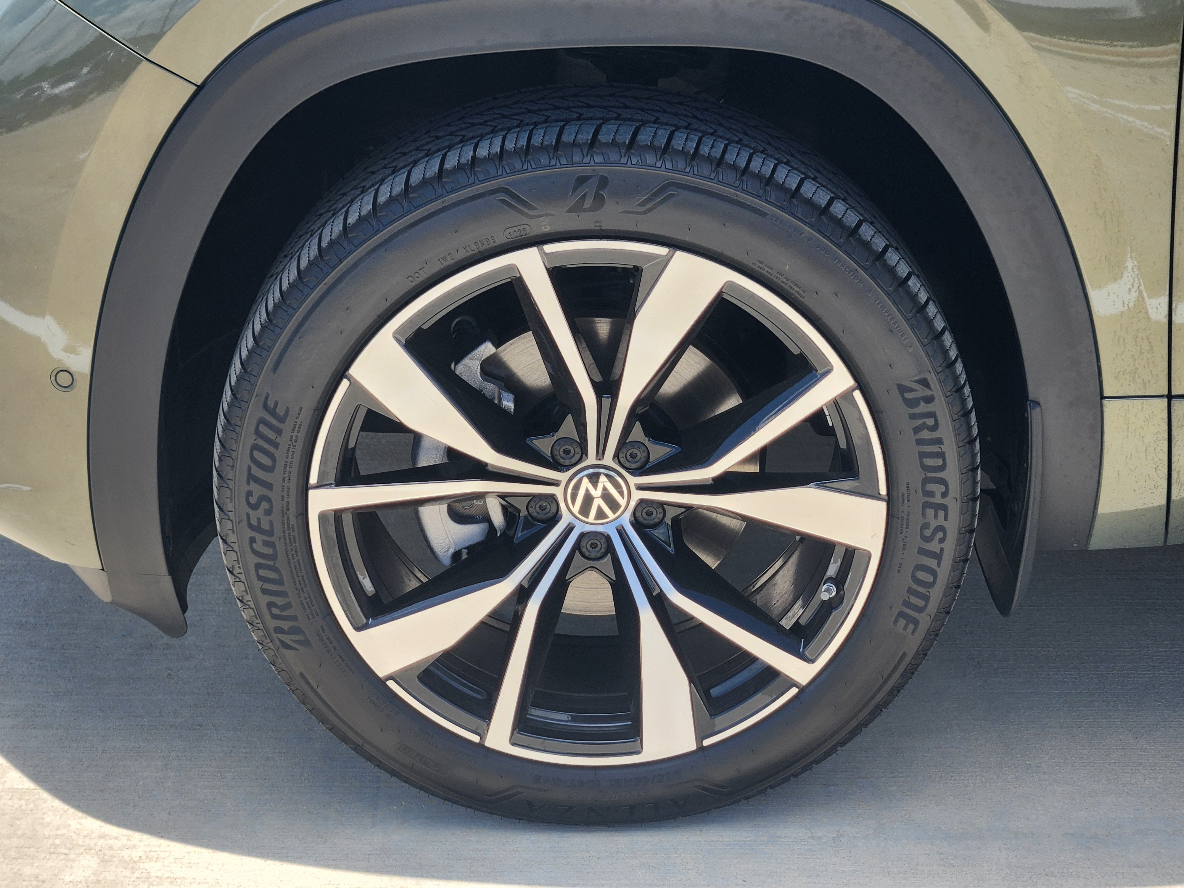 2026 Volkswagen Atlas Cross Sport 2.0T SEL Premium R-Line