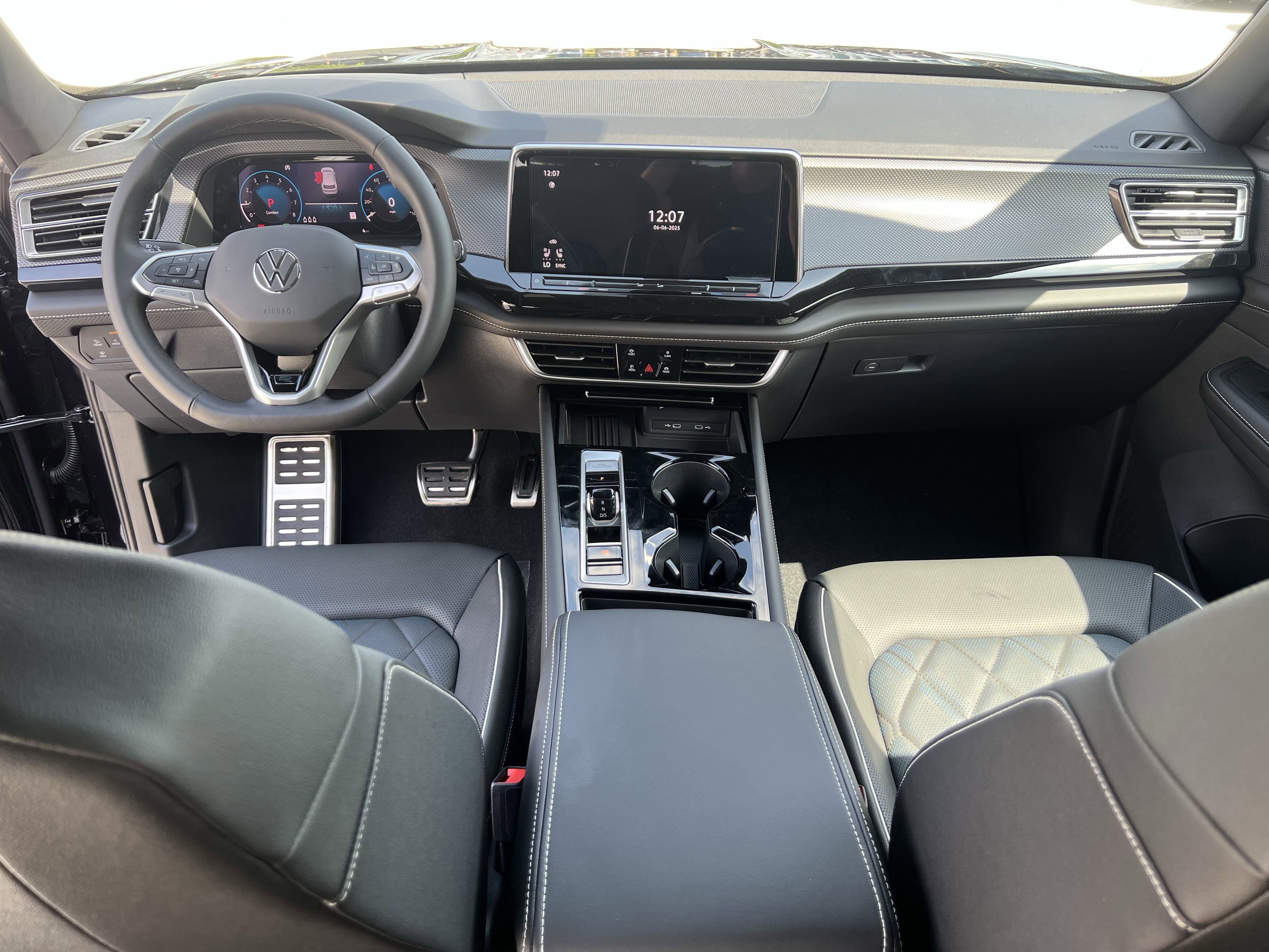 2025 Volkswagen Atlas Cross Sport 2.0T SEL Premium R-Line