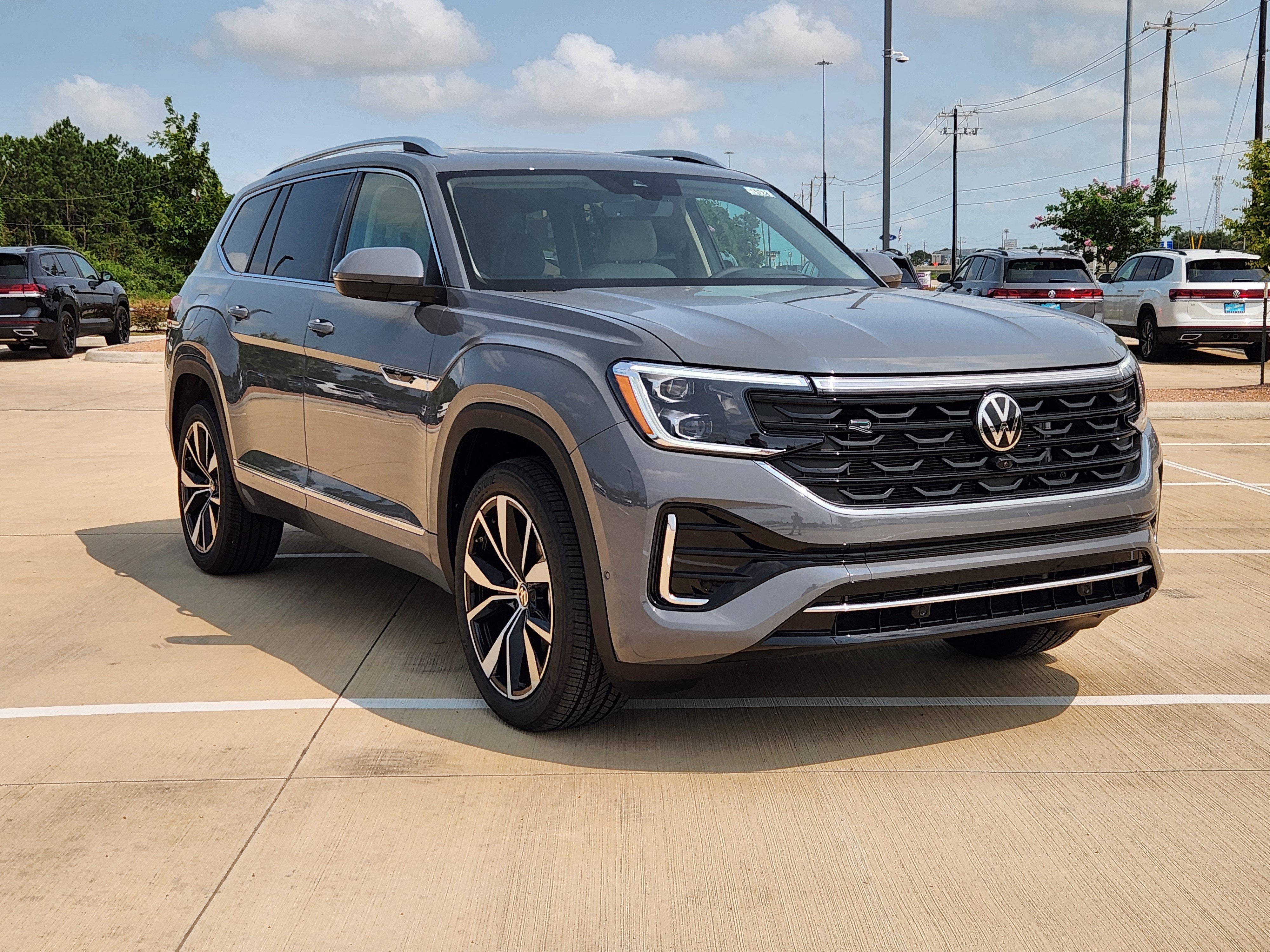 2026 Volkswagen Atlas 2.0T SEL Premium R-Line