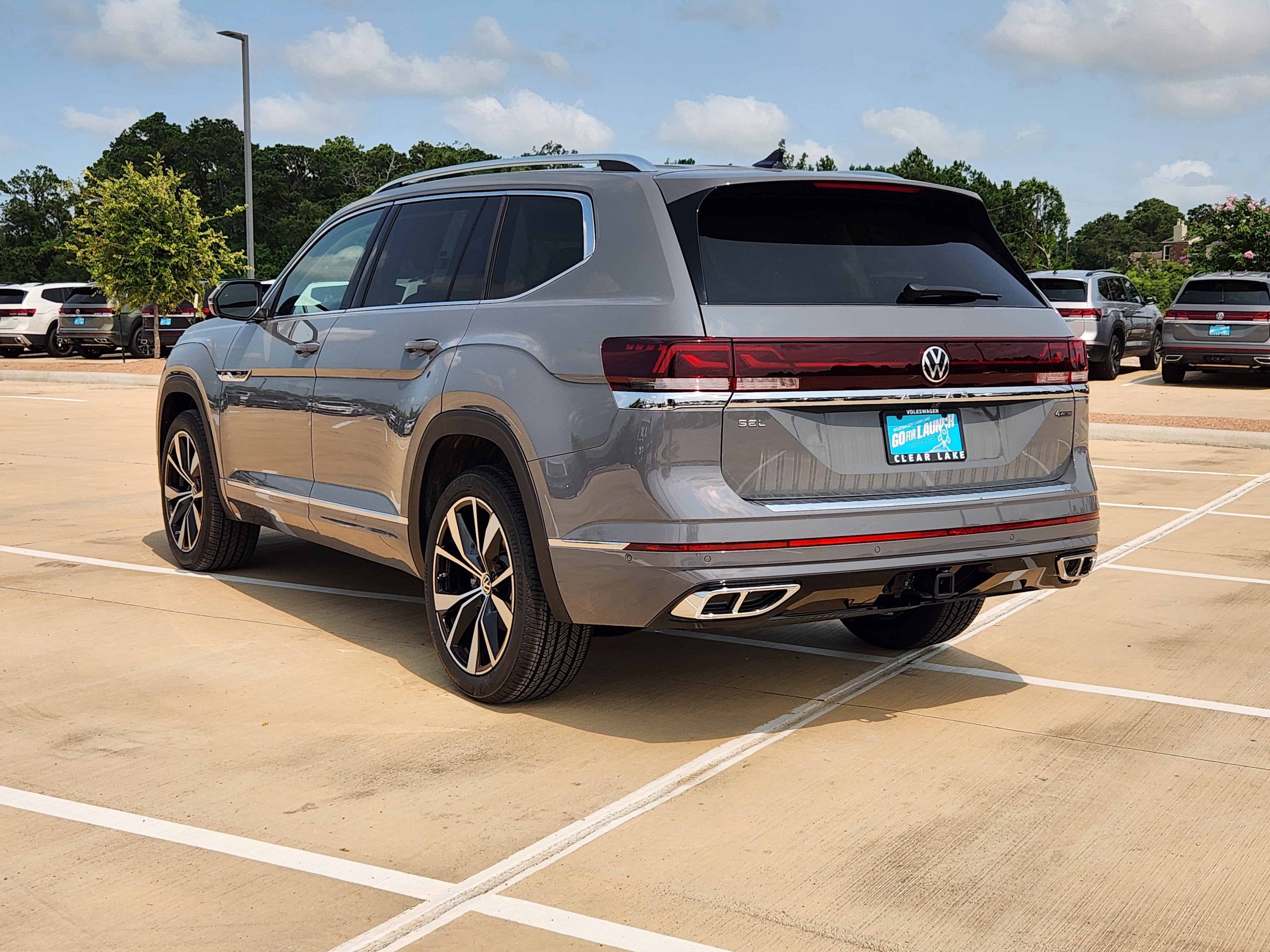 2026 Volkswagen Atlas 2.0T SEL Premium R-Line