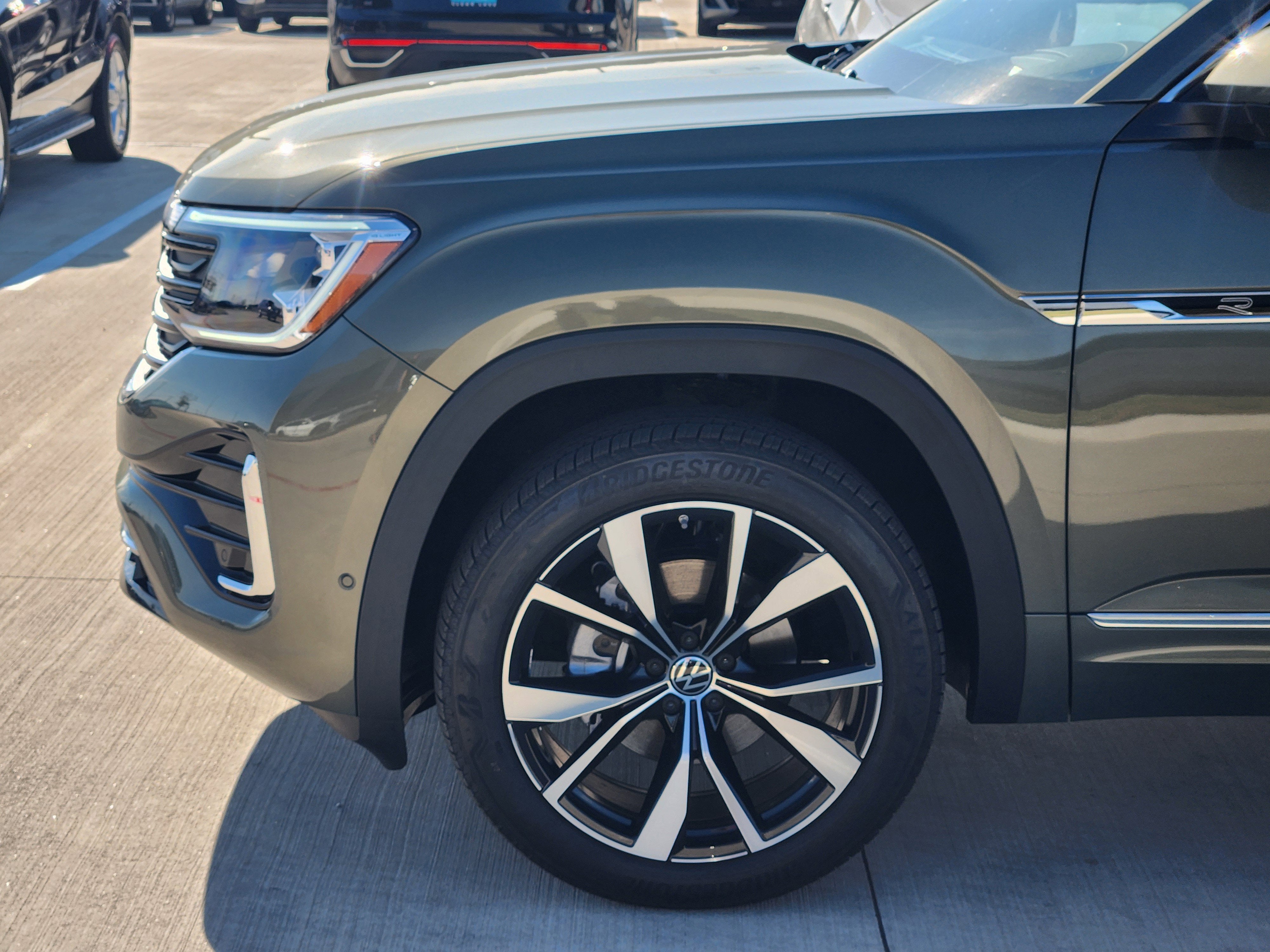 2026 Volkswagen Atlas 2.0T SEL Premium R-Line