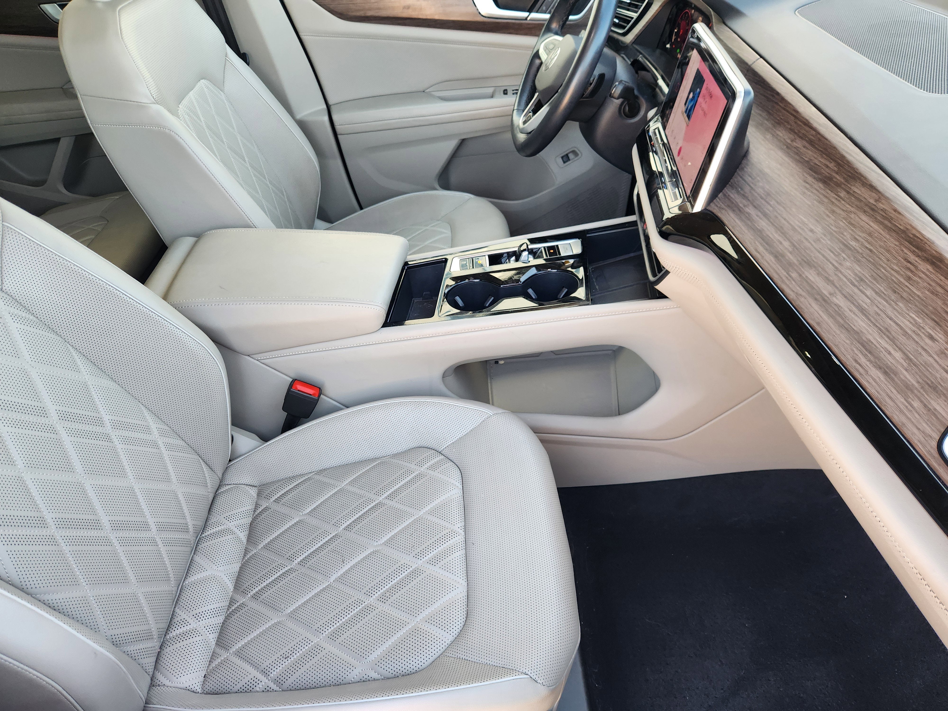 2024 Volkswagen Atlas 2.0T SEL Premium R-Line