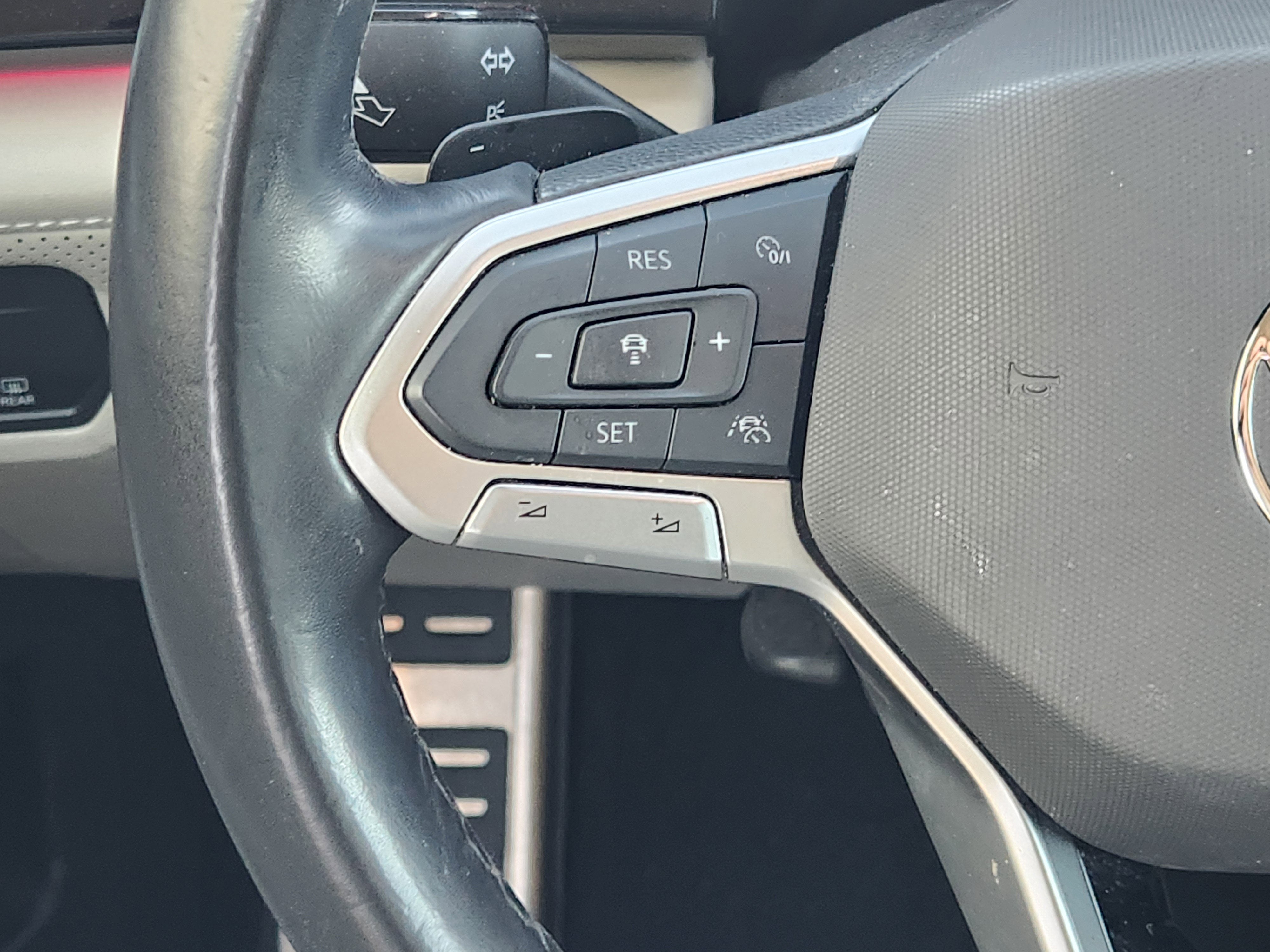 2024 Volkswagen Atlas 2.0T SEL Premium R-Line