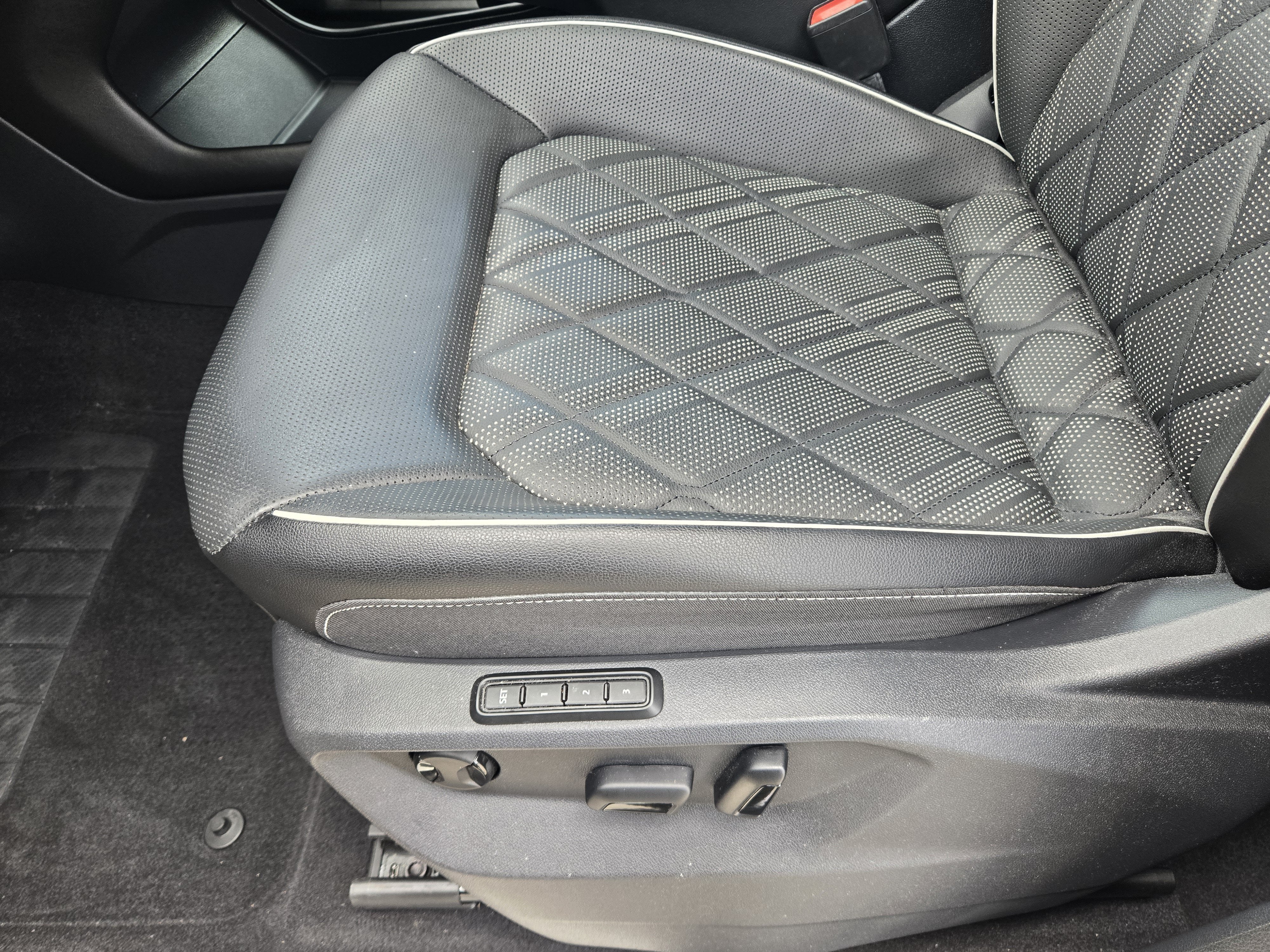 2024 Volkswagen Atlas 2.0T SEL Premium R-Line