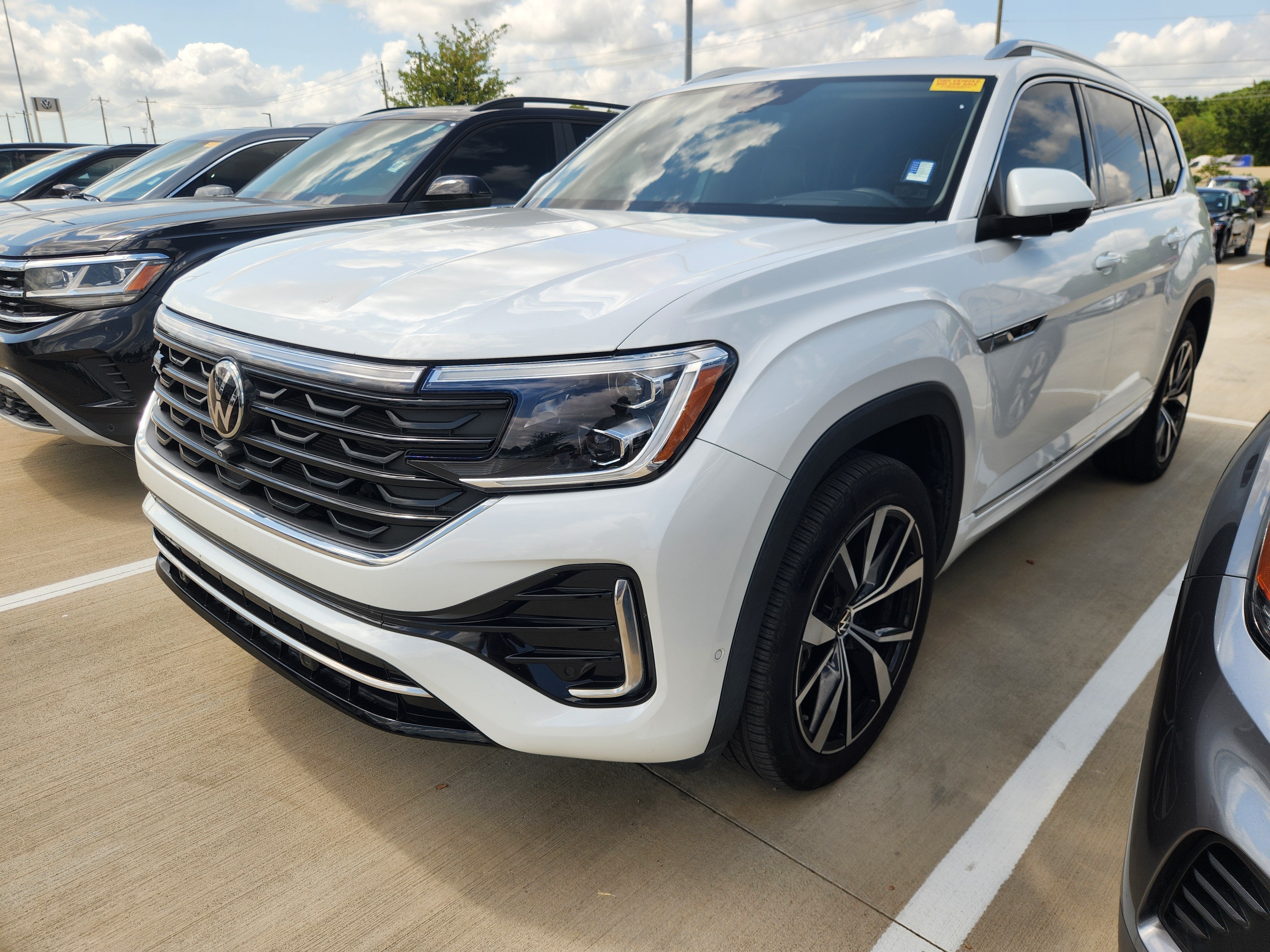 2024 Volkswagen Atlas 2.0T SEL Premium R-Line