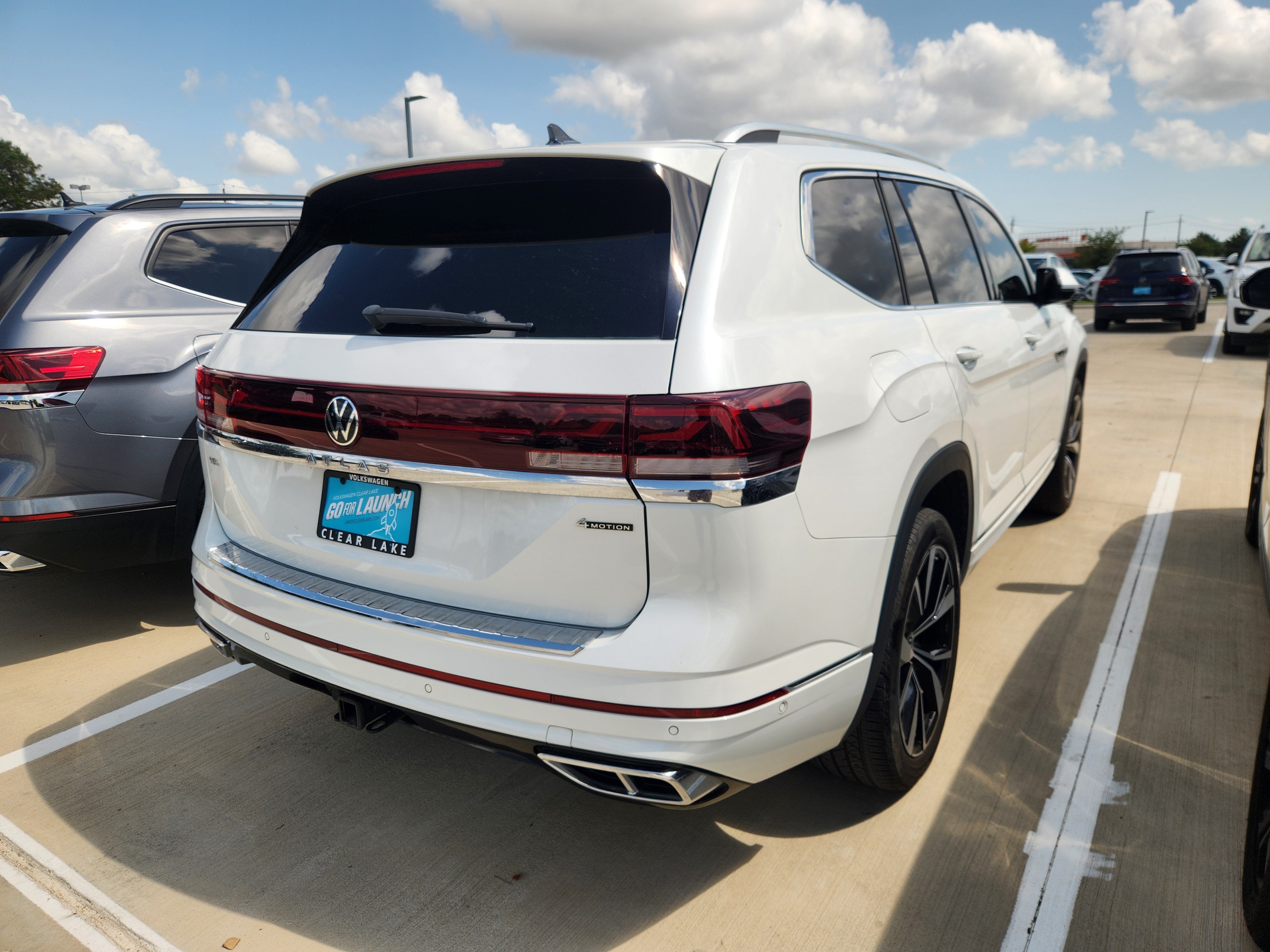 2024 Volkswagen Atlas 2.0T SEL Premium R-Line