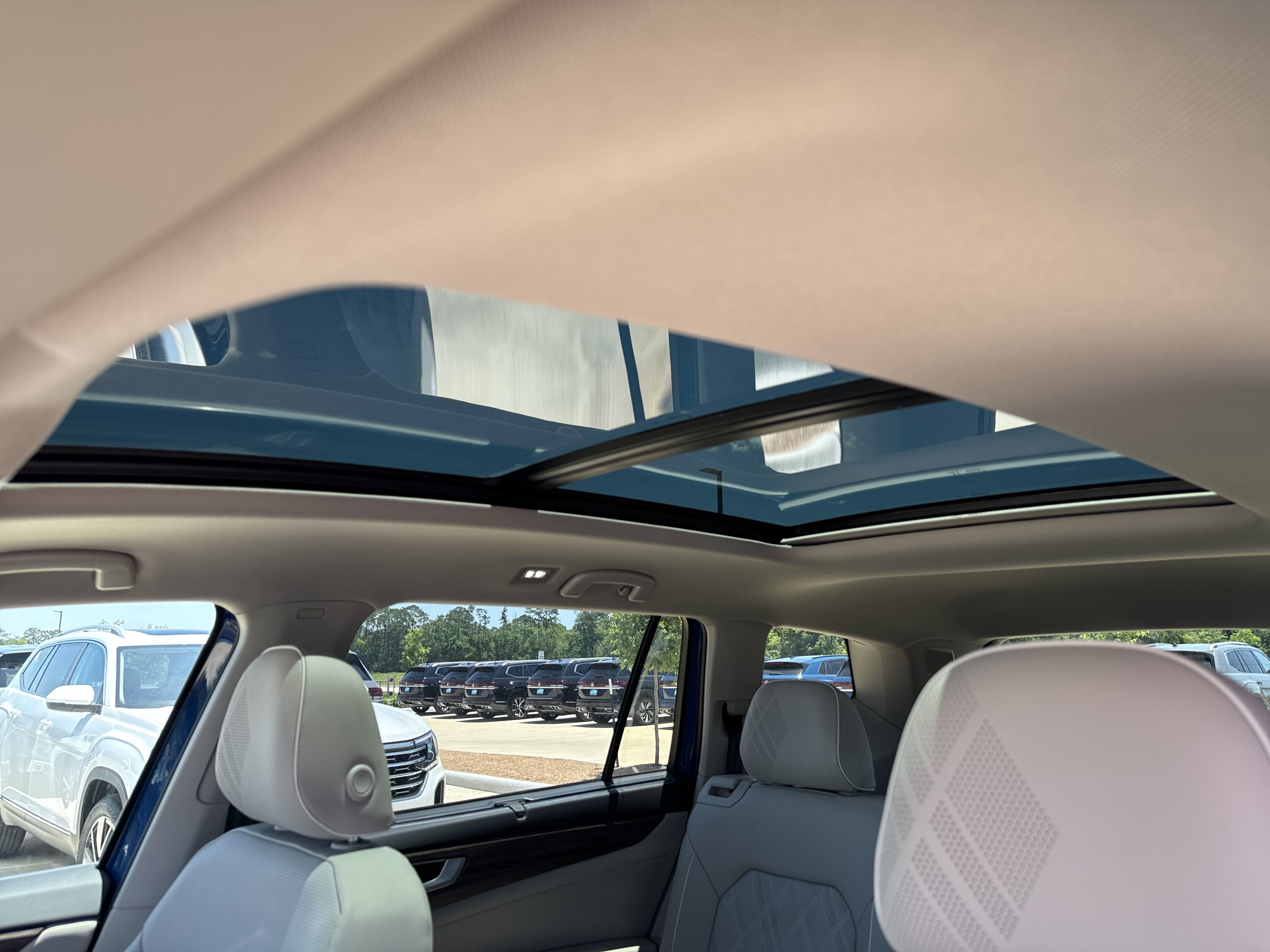 2025 Volkswagen Atlas 2.0T SEL Premium R-Line