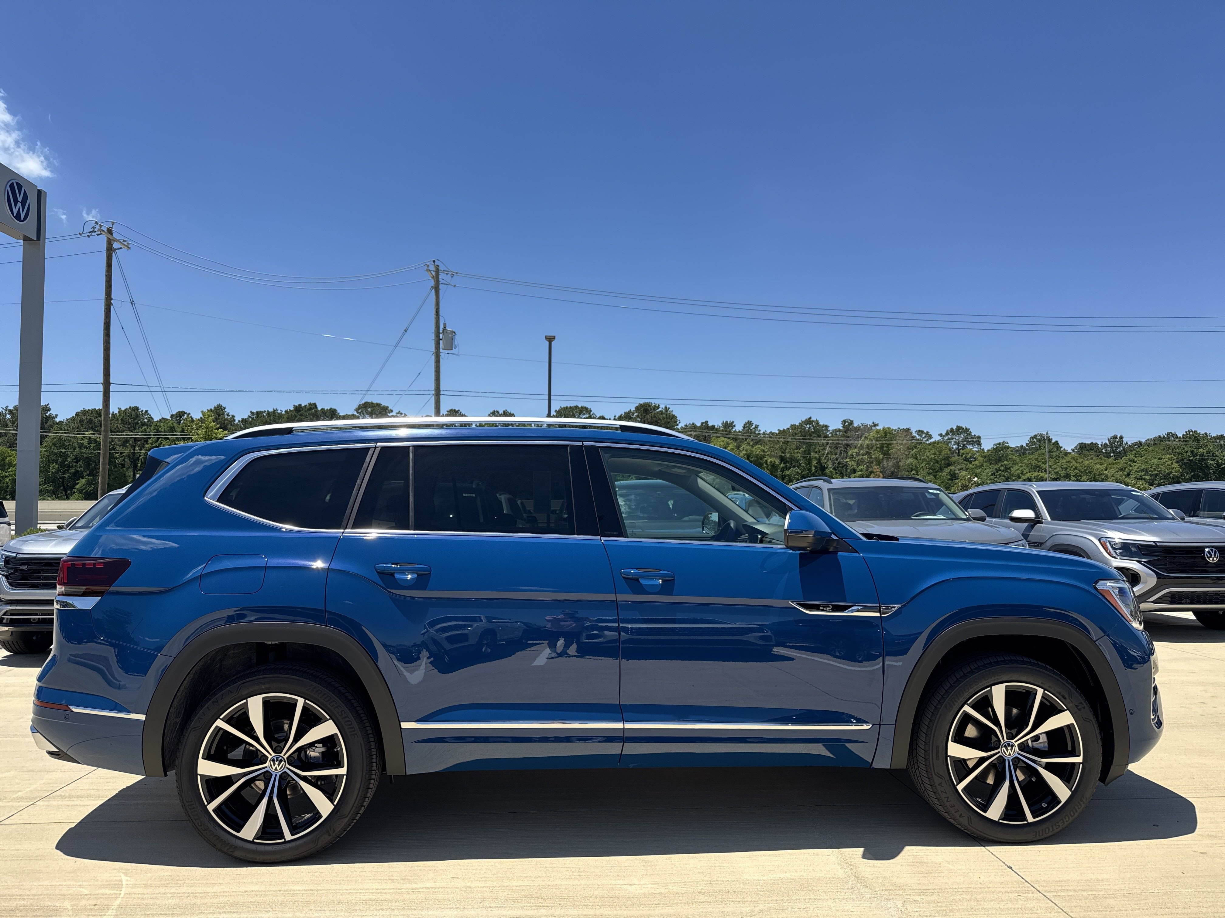 2025 Volkswagen Atlas 2.0T SEL Premium R-Line