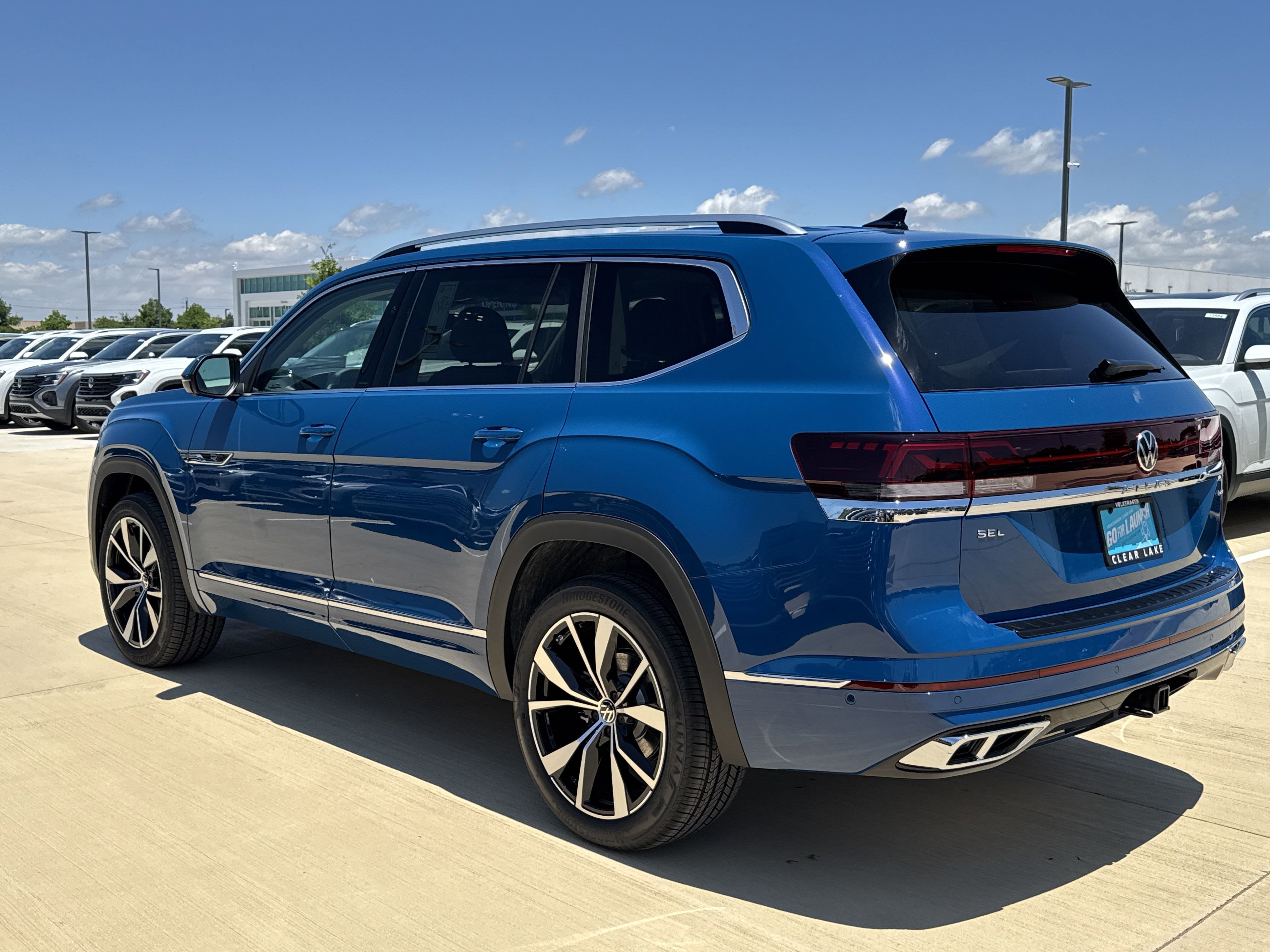 2025 Volkswagen Atlas 2.0T SEL Premium R-Line