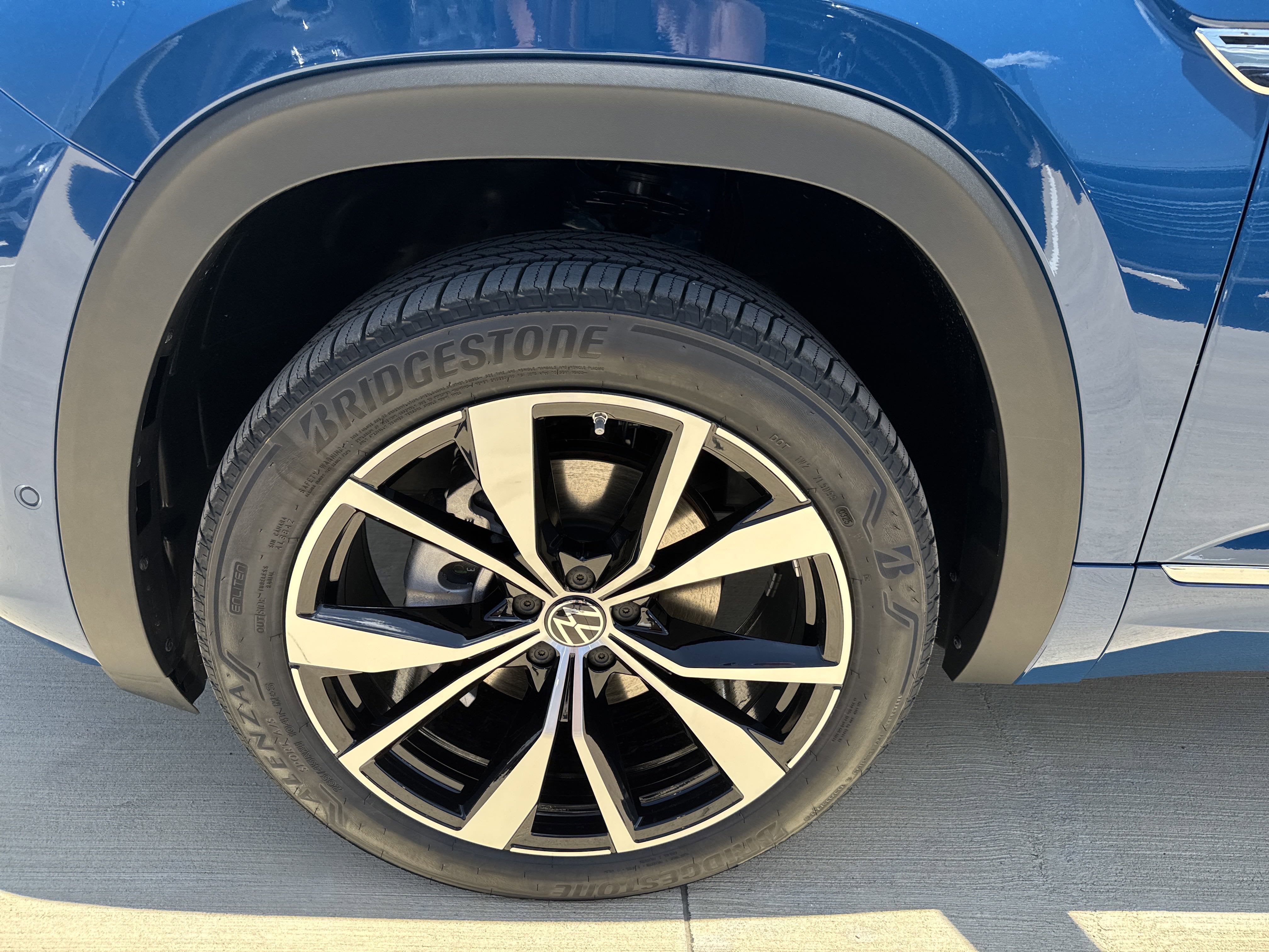 2025 Volkswagen Atlas 2.0T SEL Premium R-Line