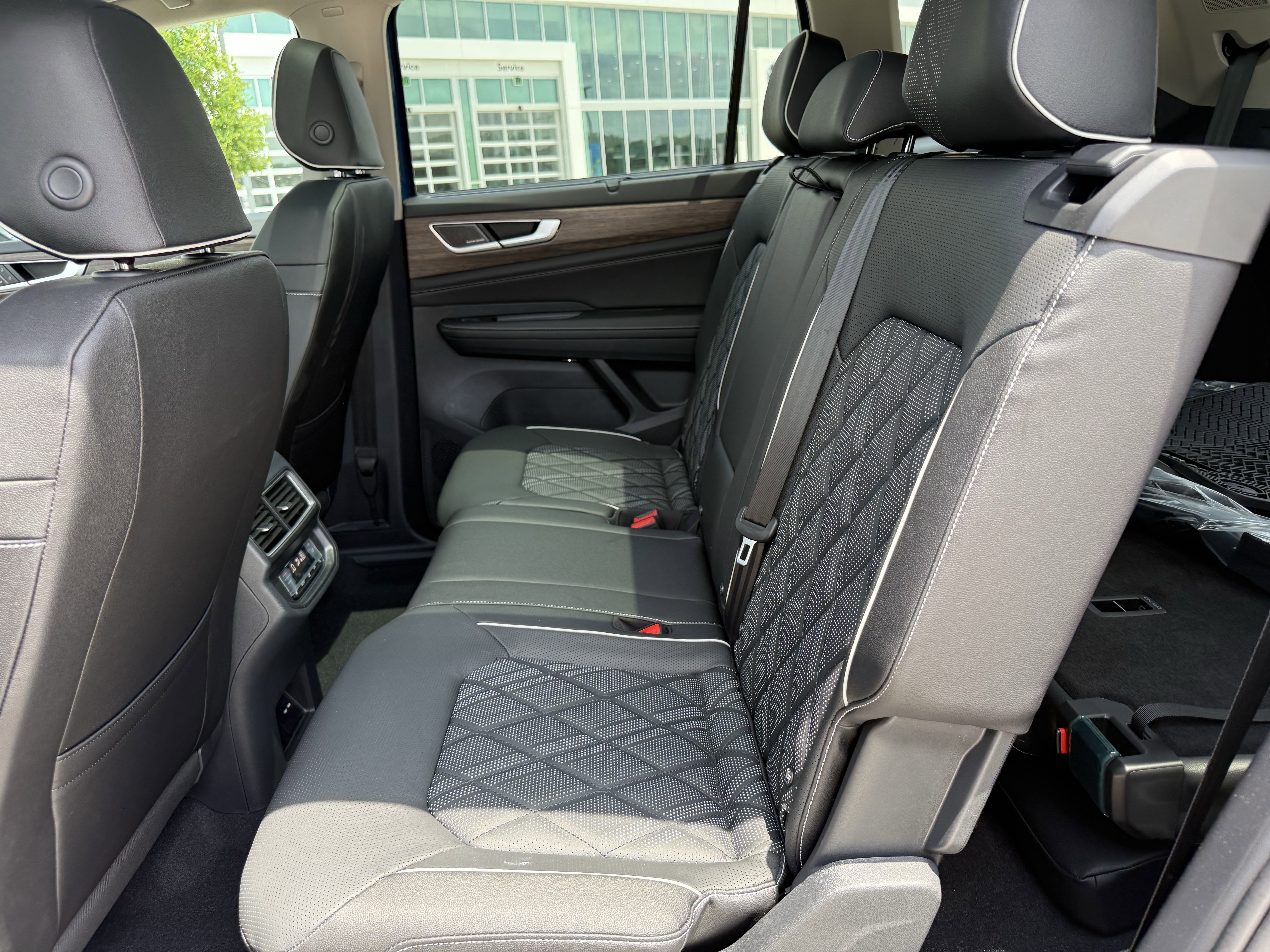 2025 Volkswagen Atlas 2.0T SEL Premium R-Line