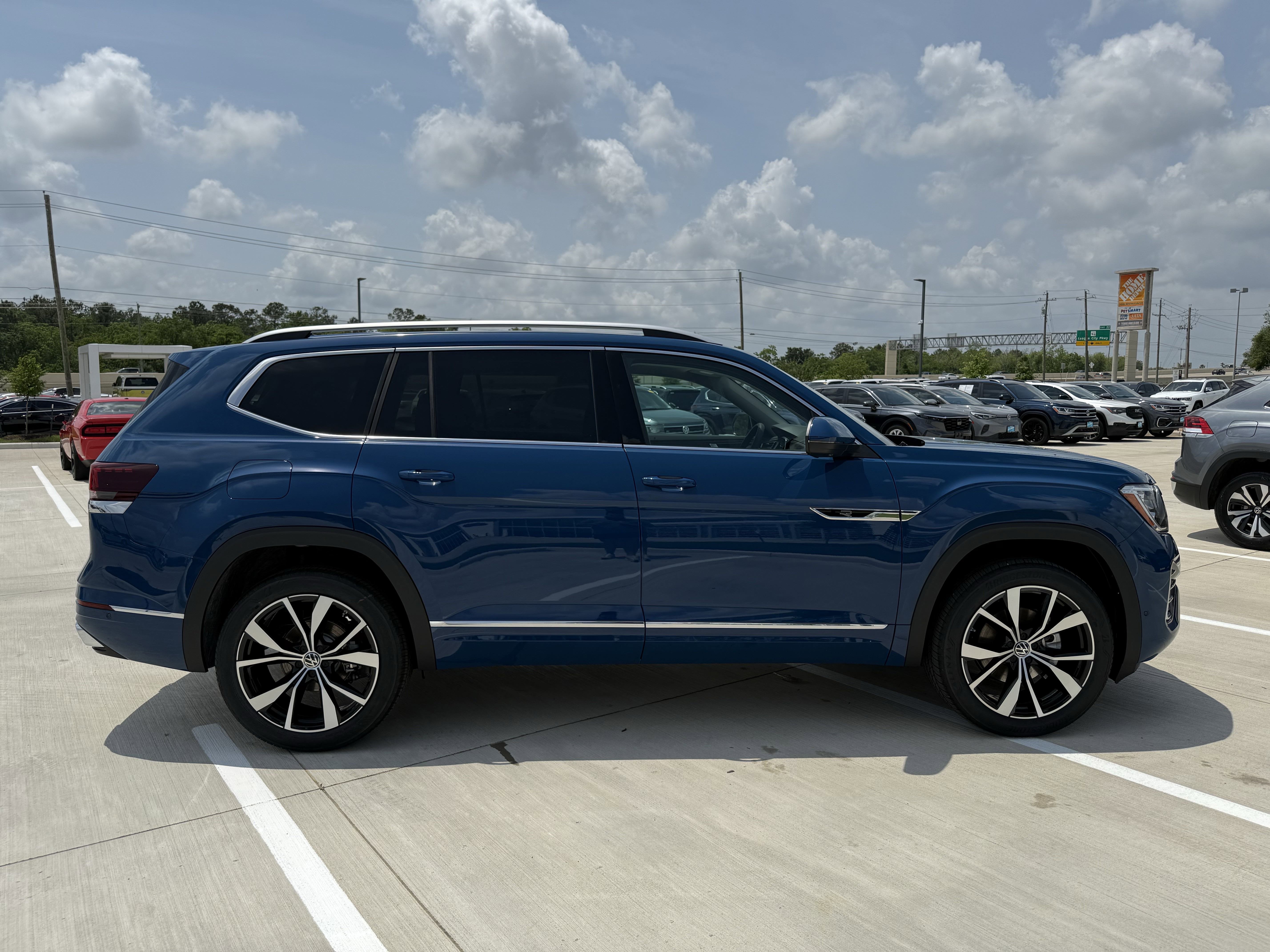 2025 Volkswagen Atlas 2.0T SEL Premium R-Line