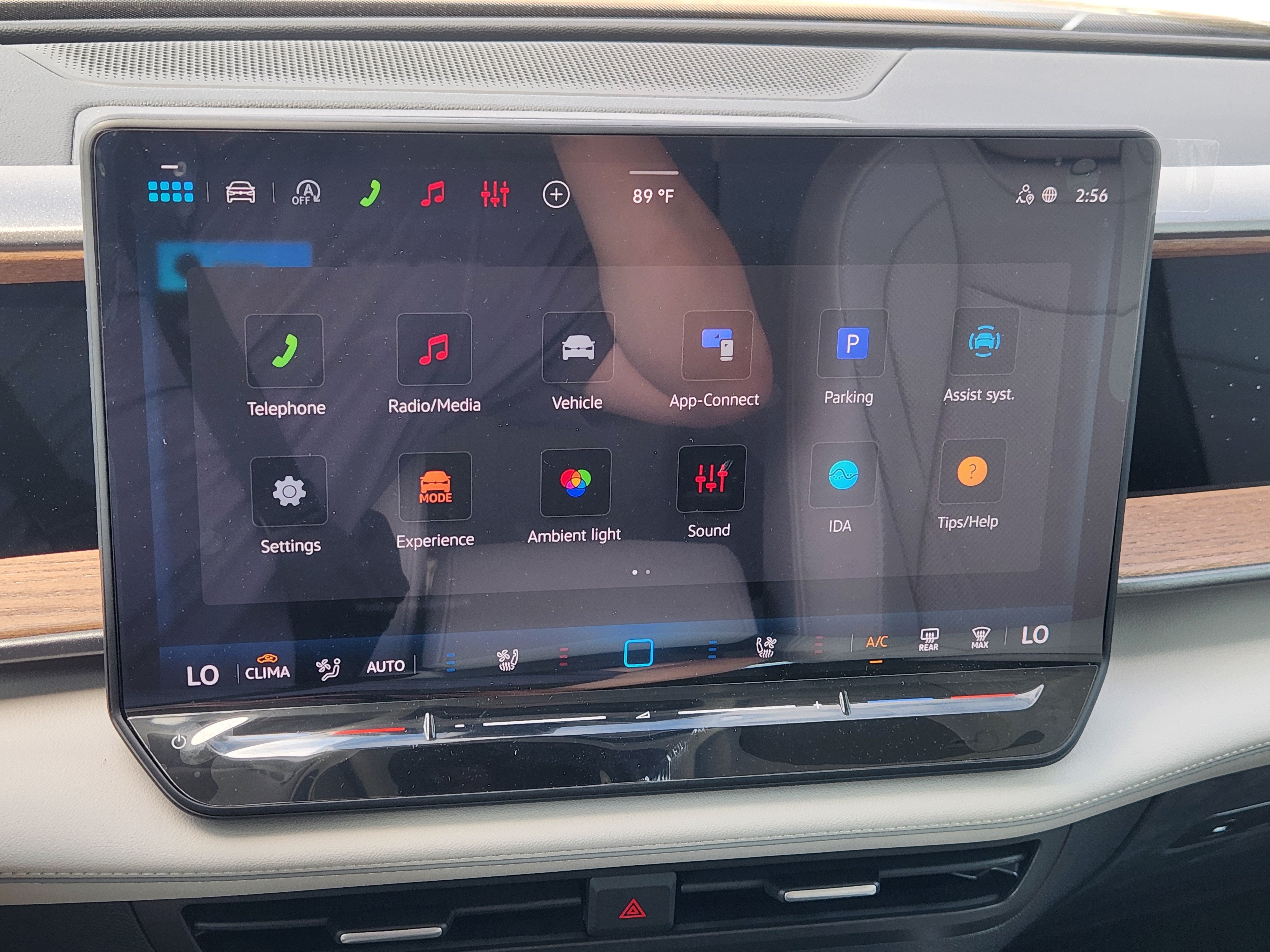 2027 Volkswagen Atlas SE w/Technology