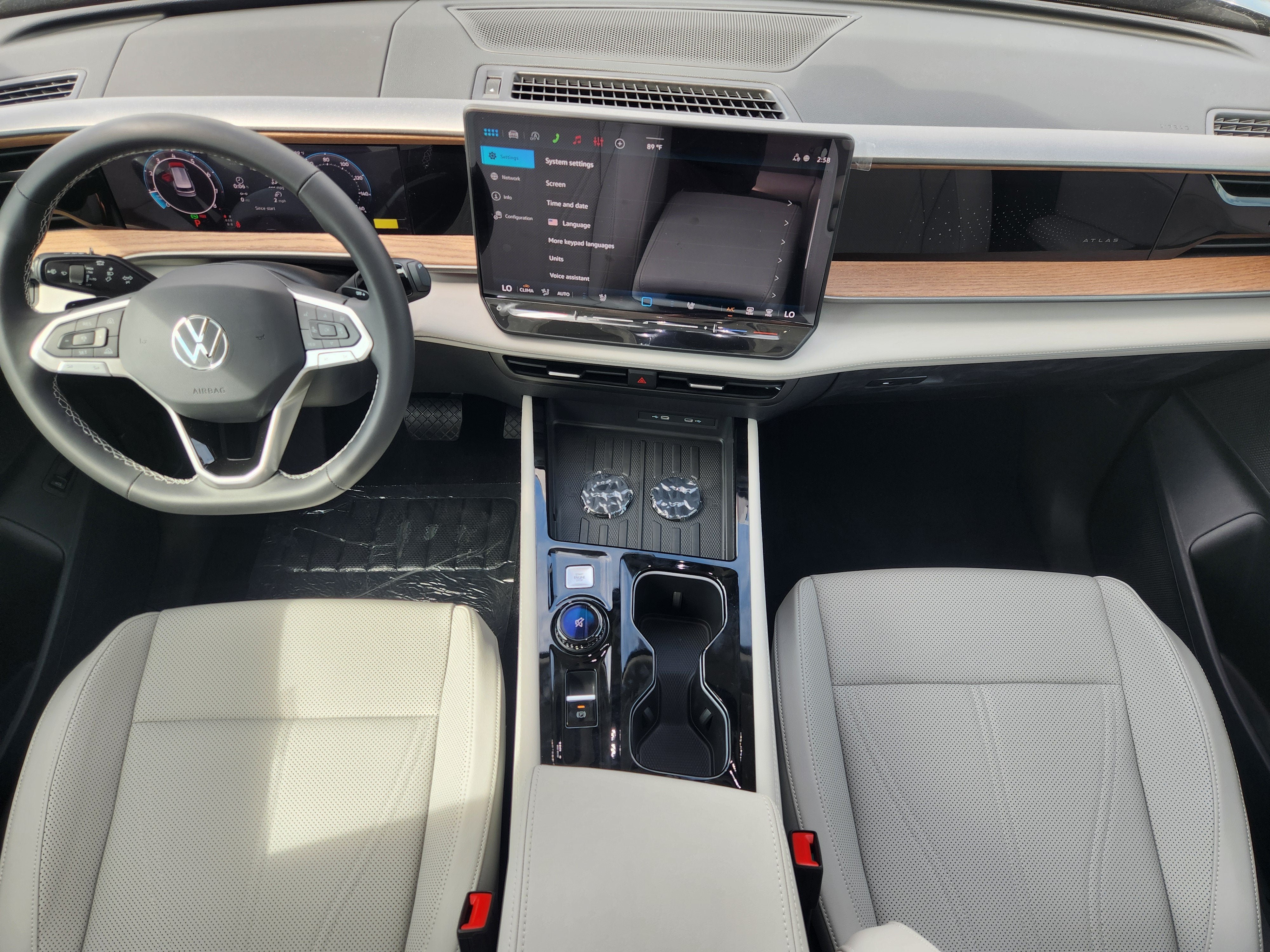 2027 Volkswagen Atlas SE w/Technology