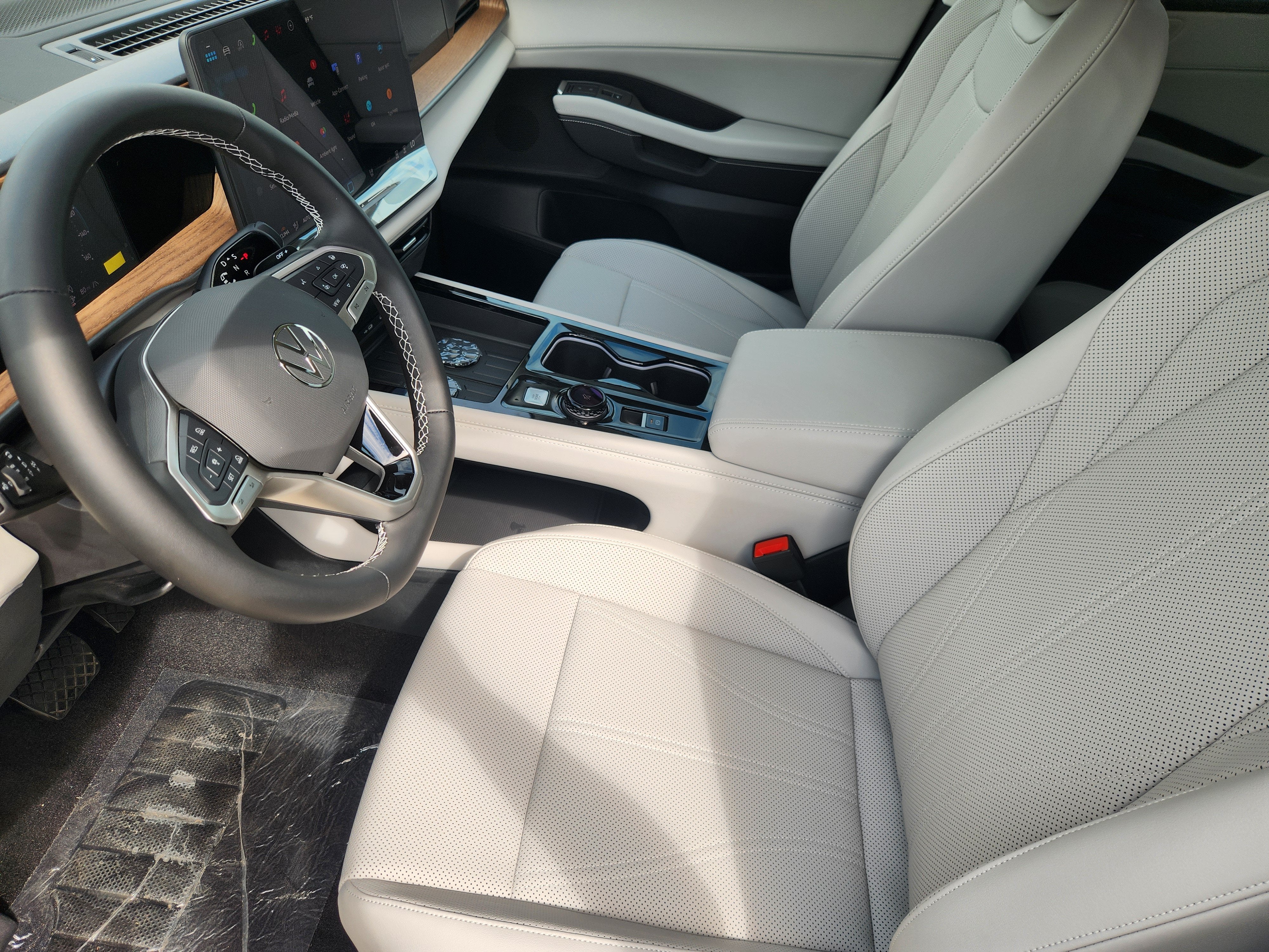 2027 Volkswagen Atlas SE w/Technology